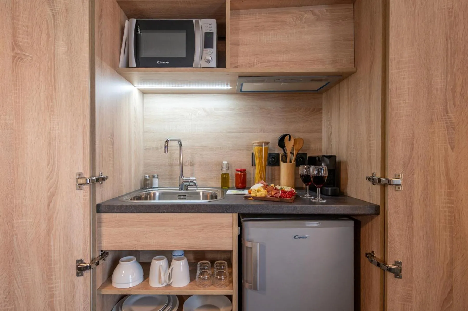 Kitchen or kitchenette in Nemea Appart Hotel Nice Arenas Aéroport