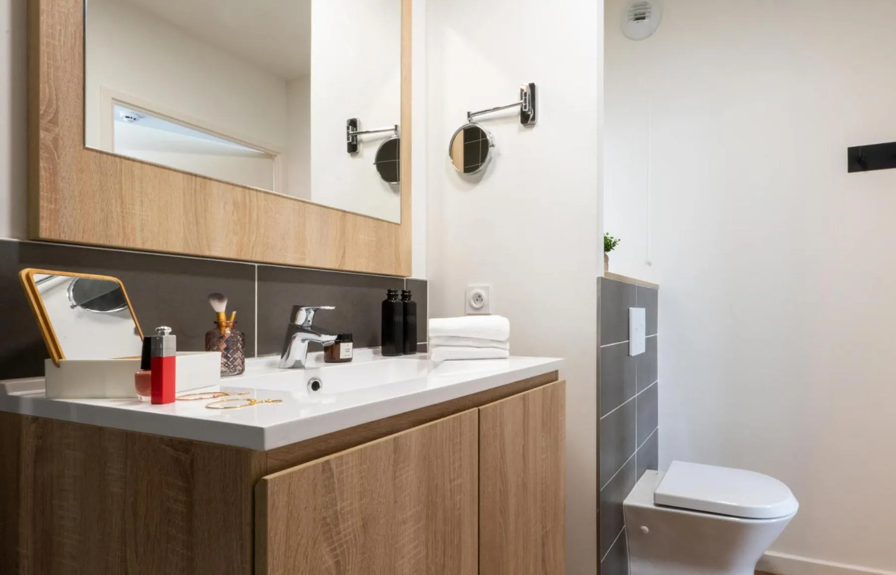 Bathroom in Nemea Appart Hotel Nice Arenas Aéroport