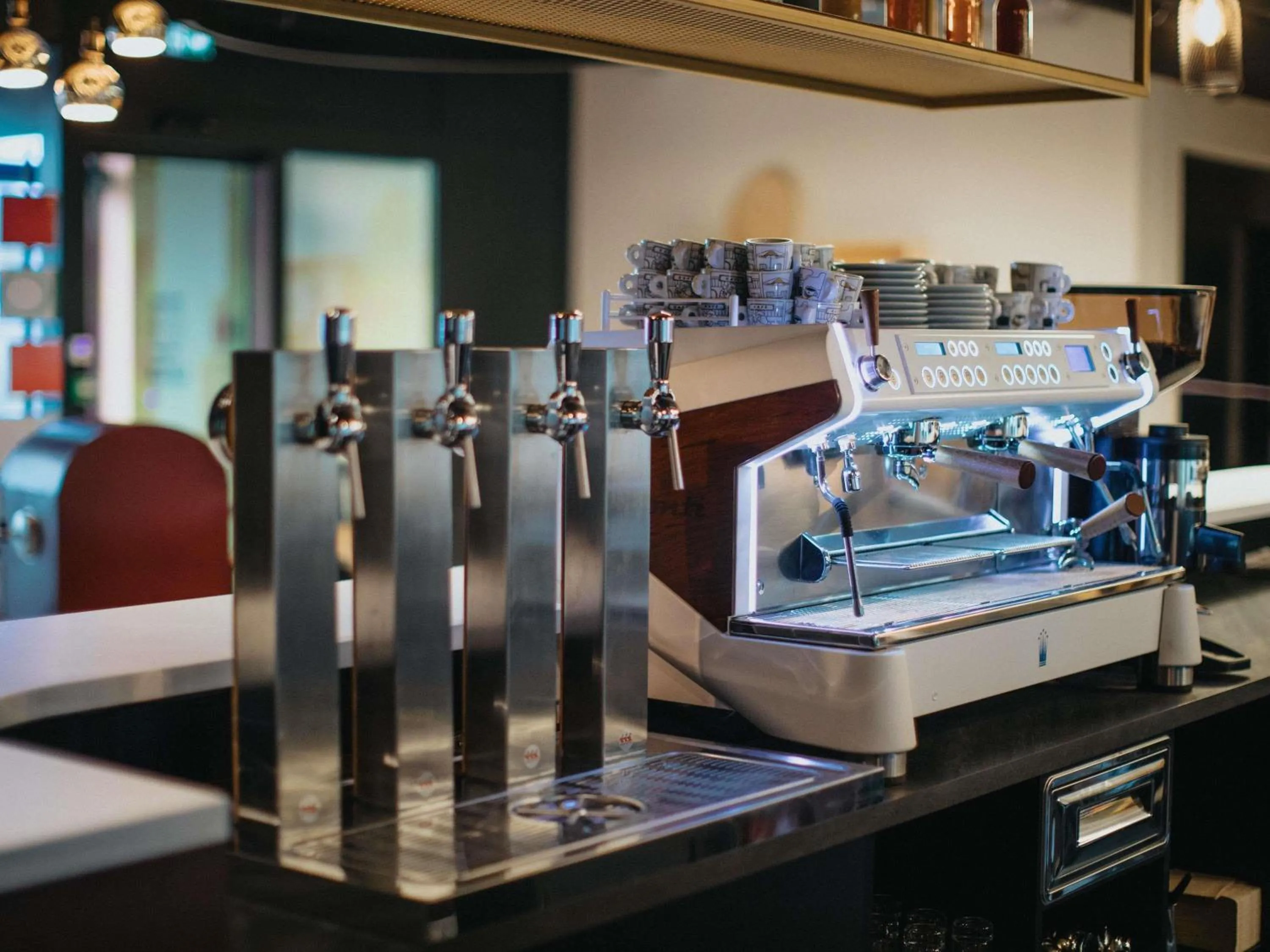 Restaurant/places to eat in Greet Hotel Brest Aéroport