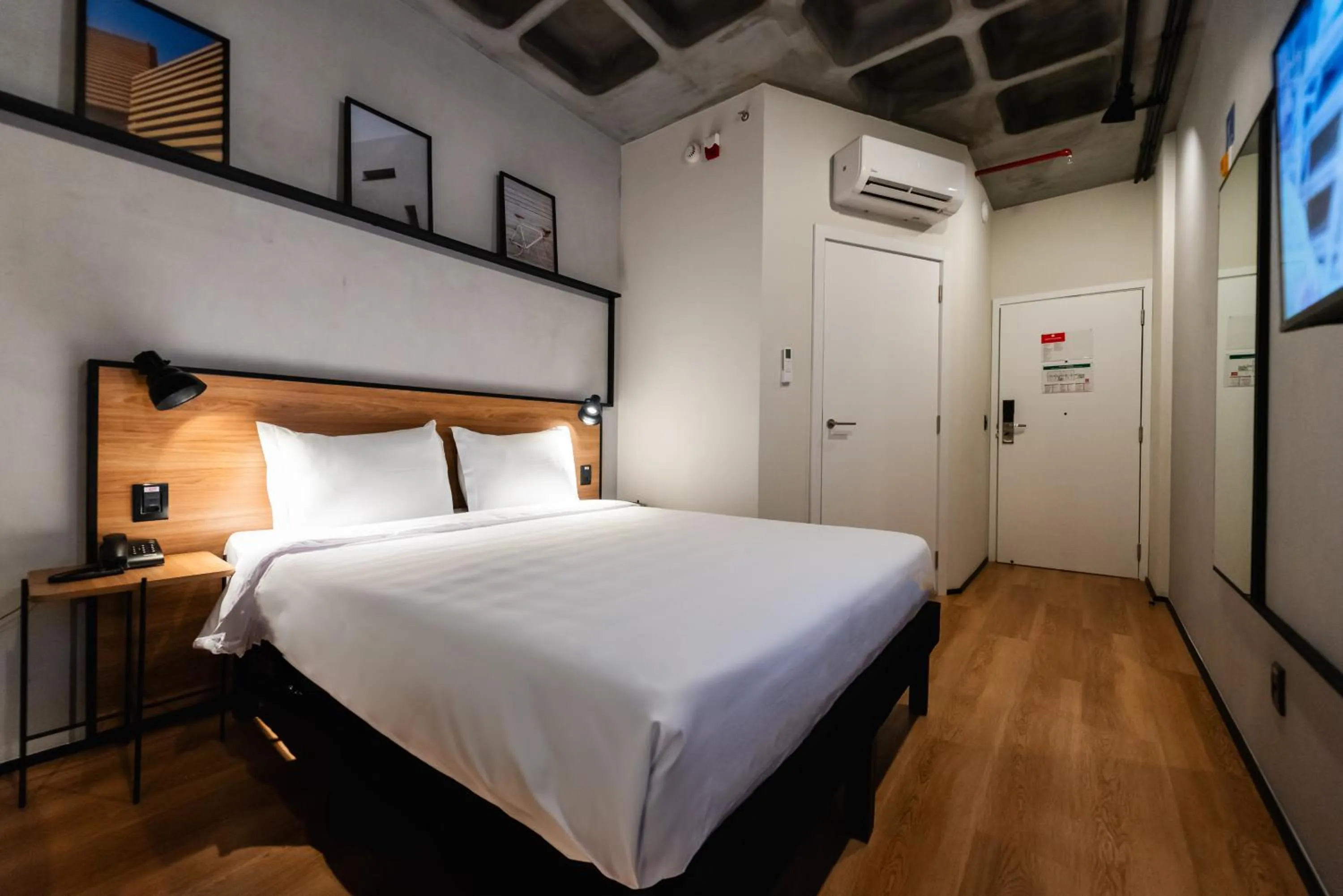 Bedroom, Bed in ibis Tubarão