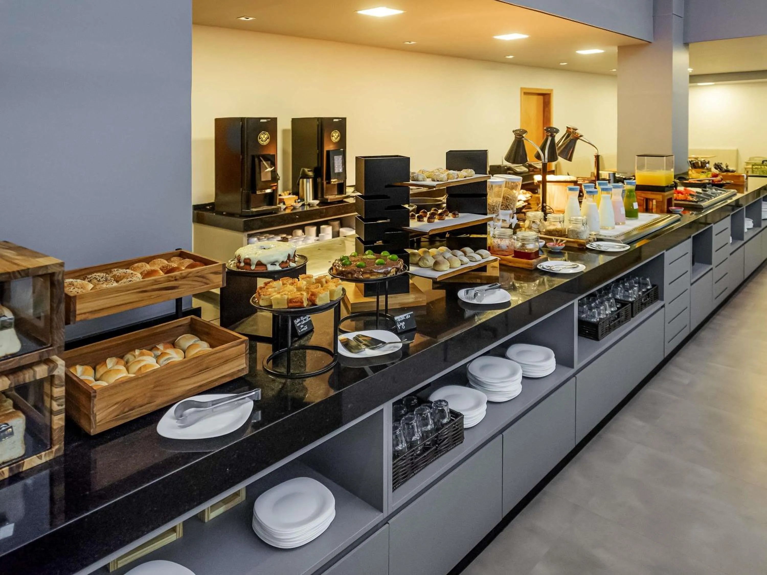 Restaurant/places to eat in ibis Styles Goiânia Shopping Estação