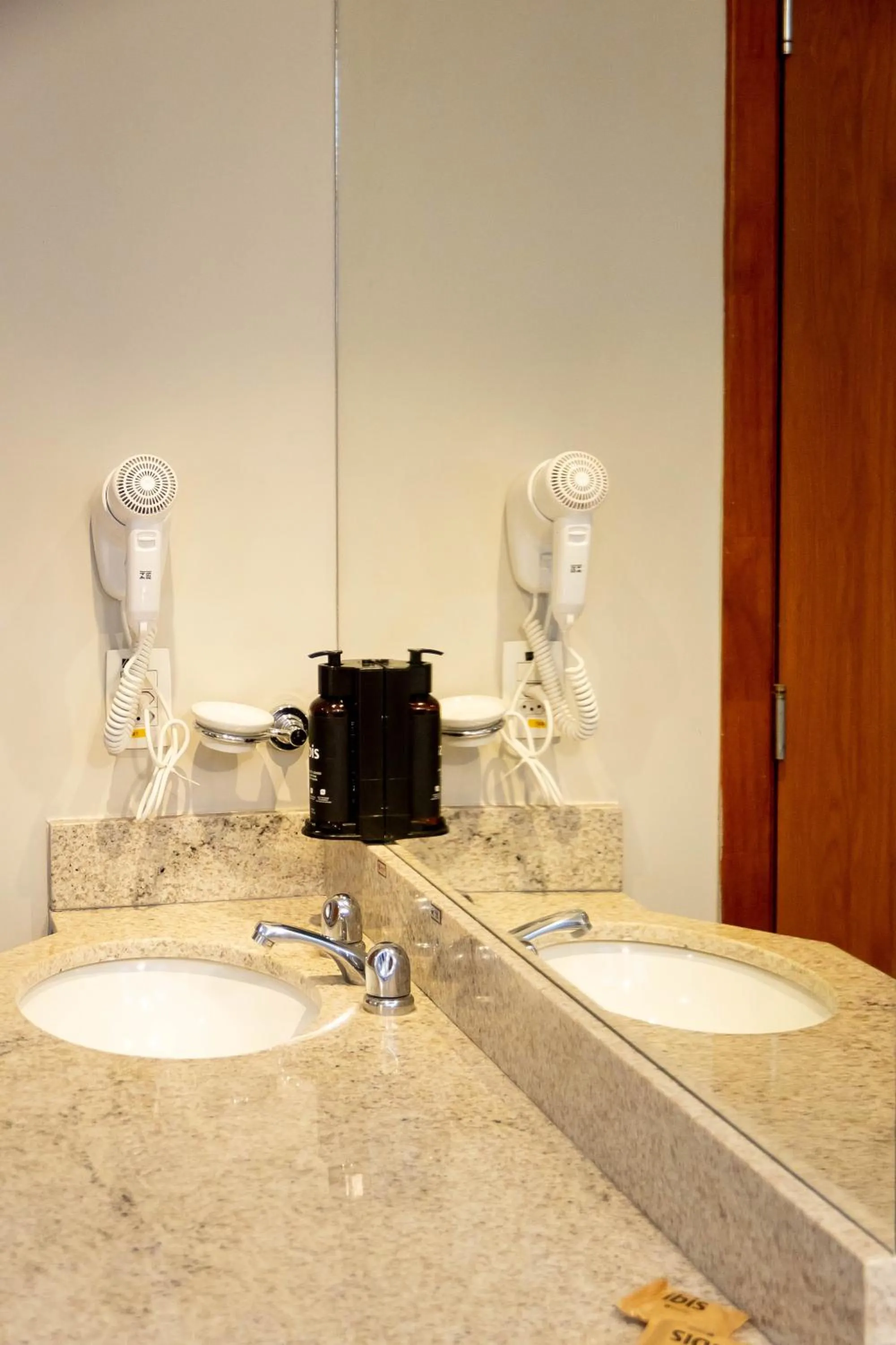 hair dryier in ibis Styles Goiânia Shopping Estação