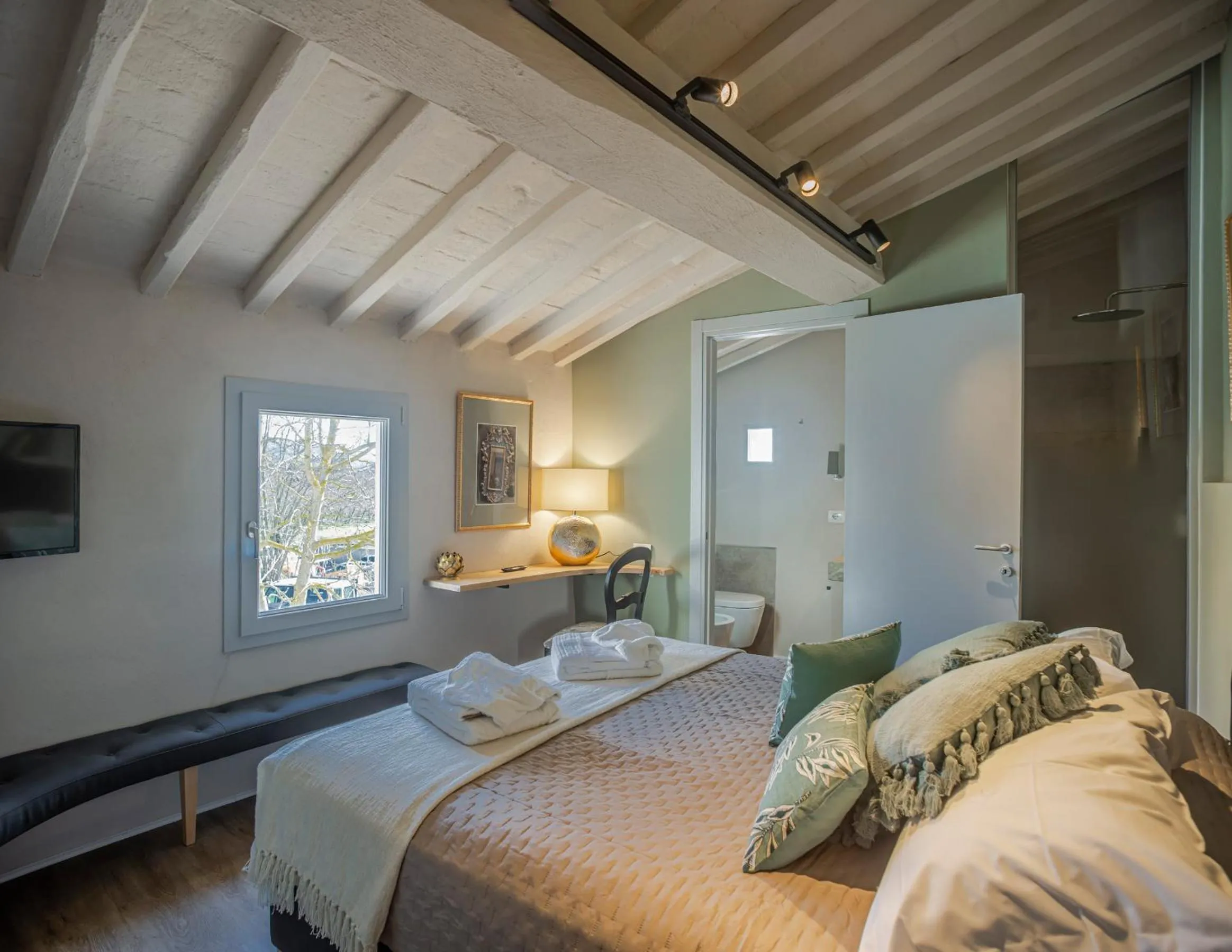Suite with Spa Bath in Relais Borgo Elissa