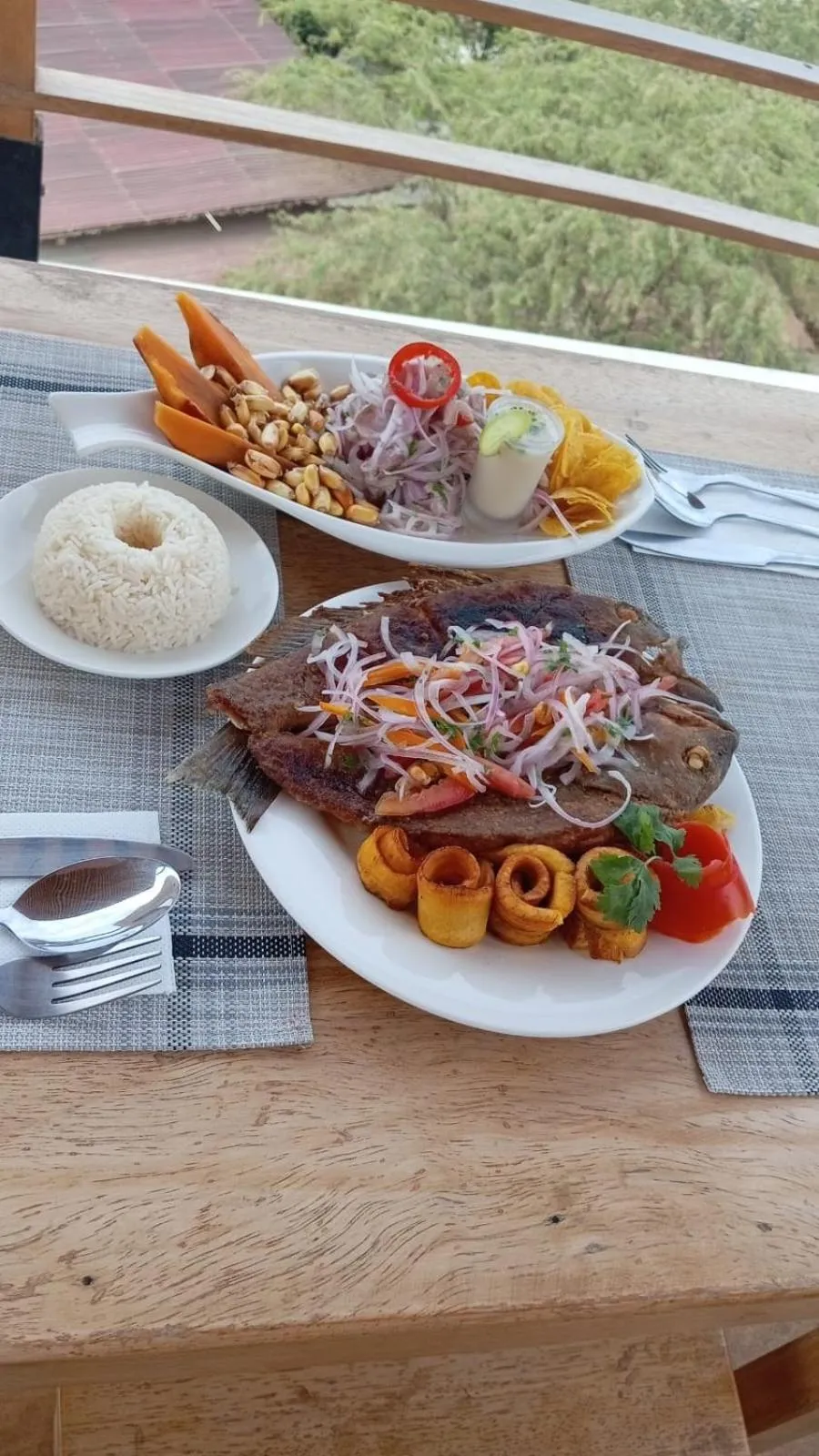 Food and drinks in PUNTA VELEROS ROOFTOP