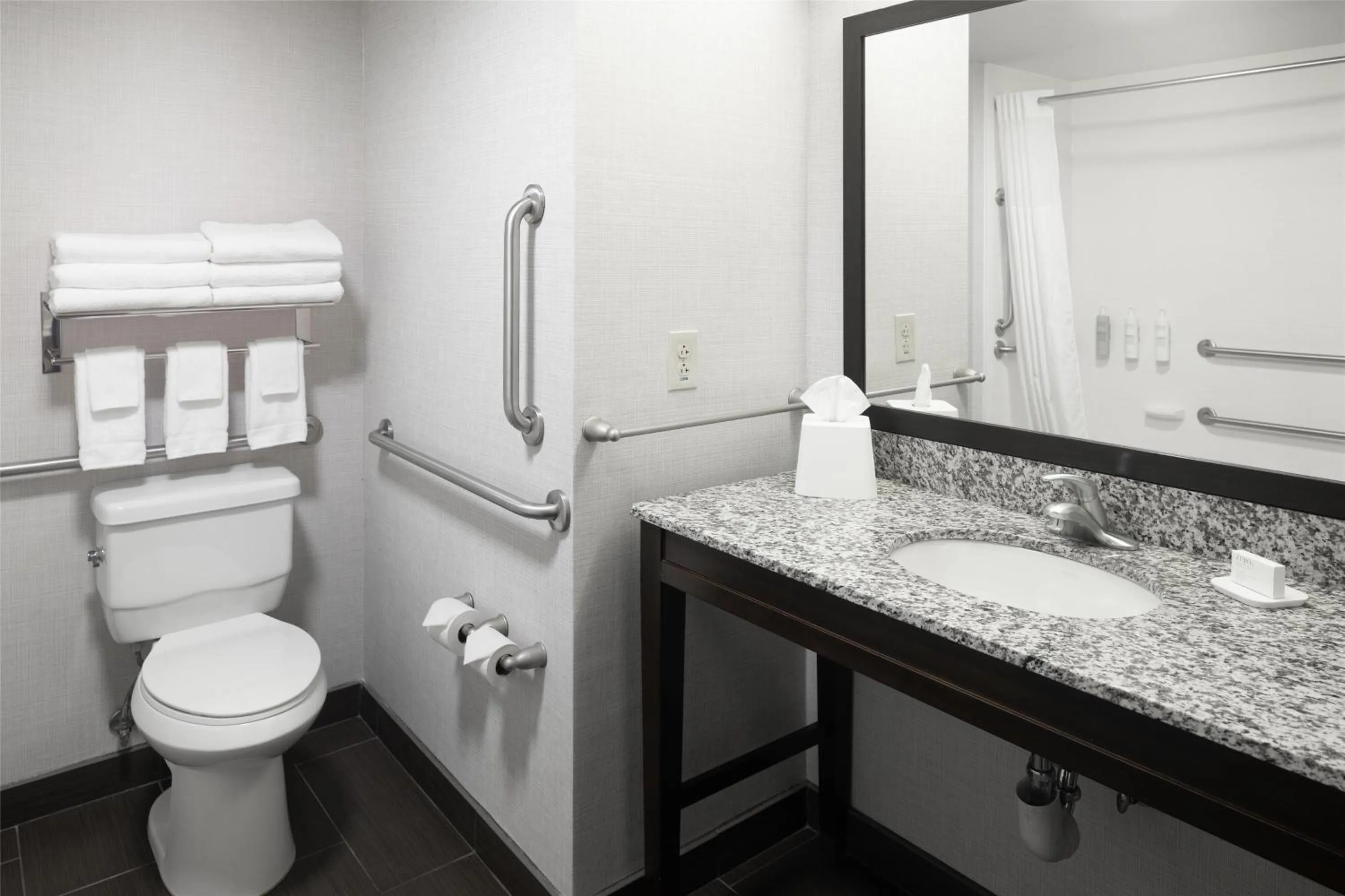 Bathroom in Hampton Inn Lewiston-Auburn