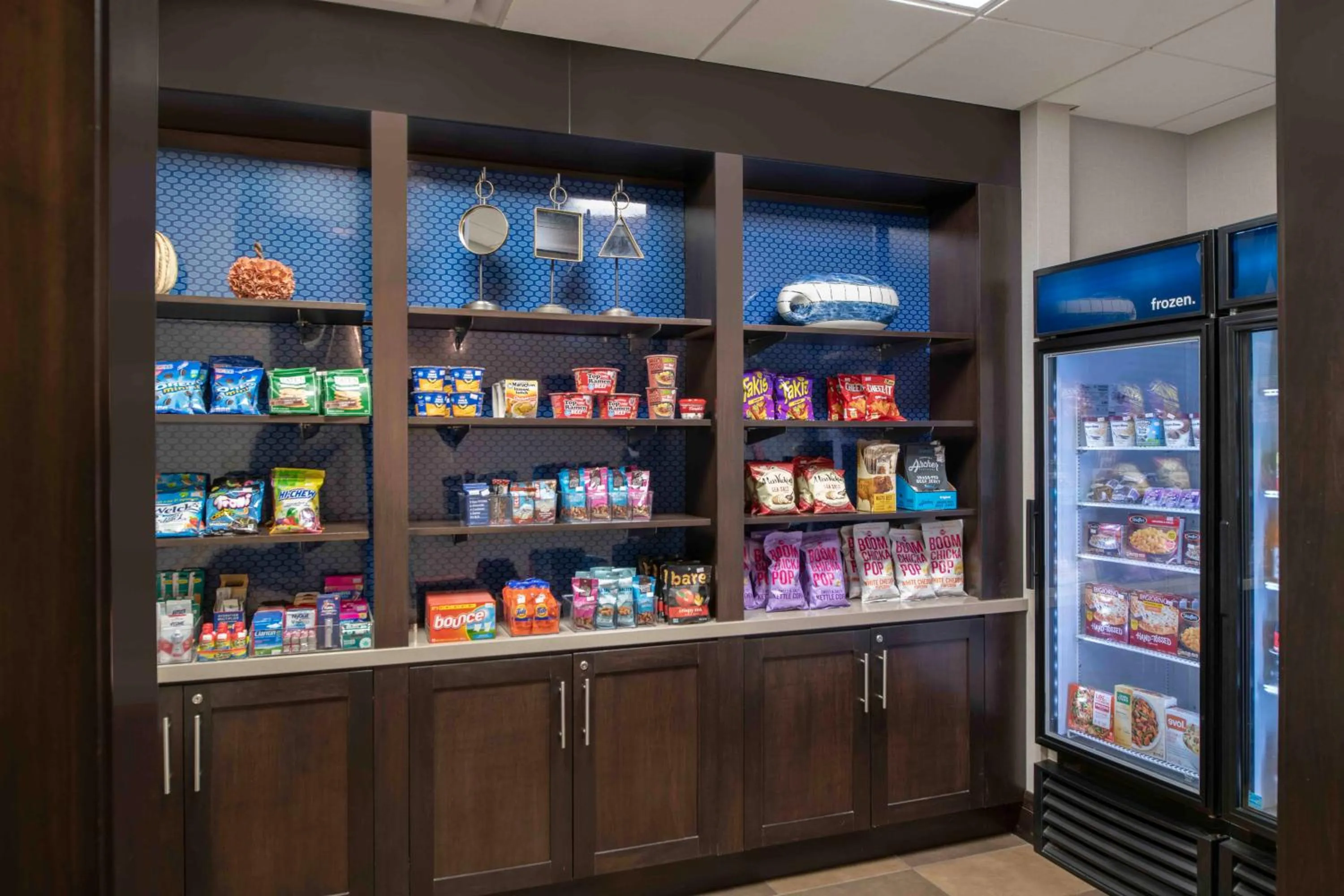 Food and drinks in Hampton Inn Lewiston-Auburn