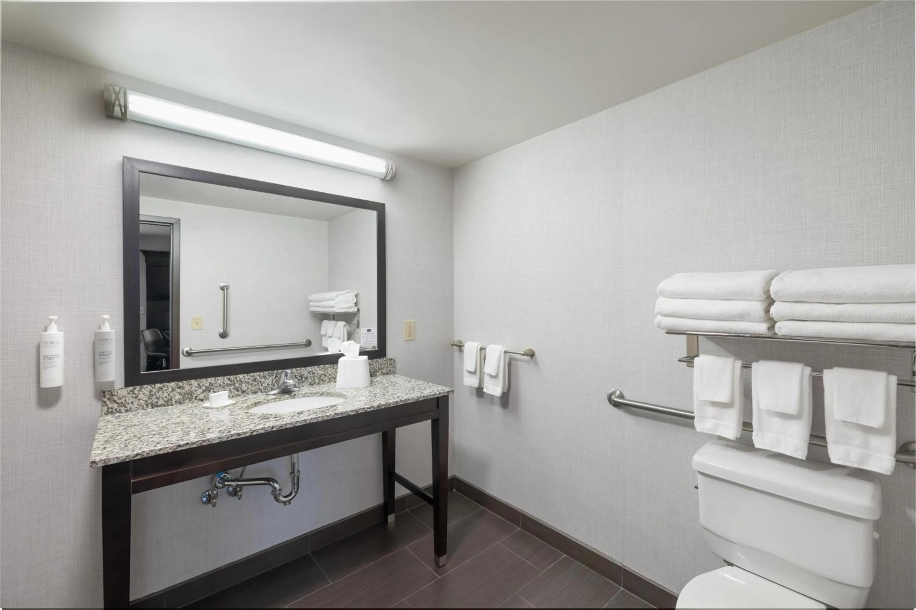 Bathroom in Hampton Inn Lewiston-Auburn