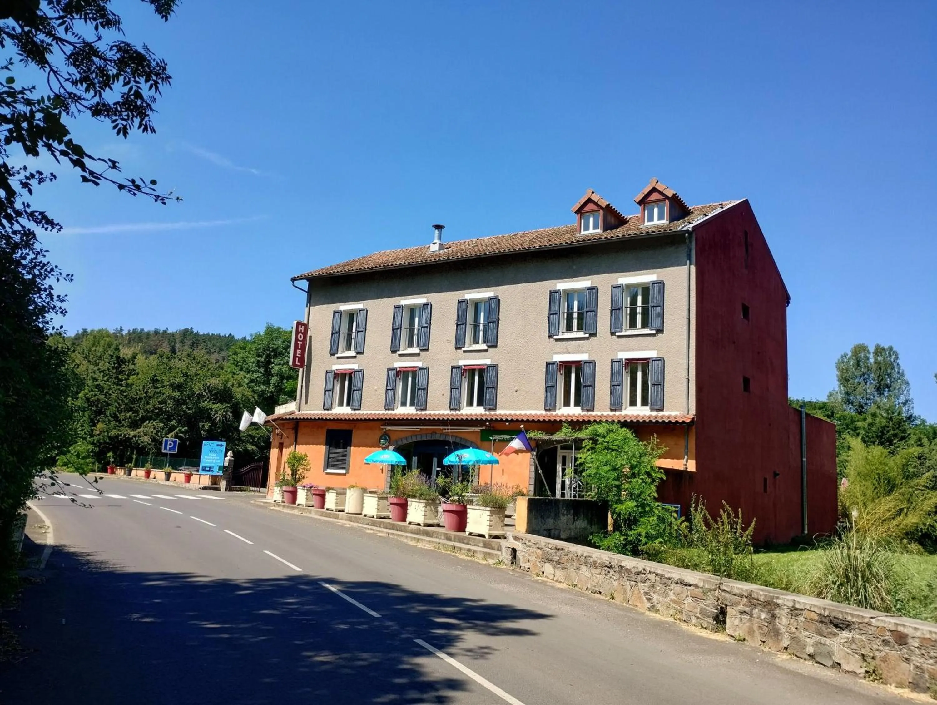 Property building in Hotel Rêve de la Vallée