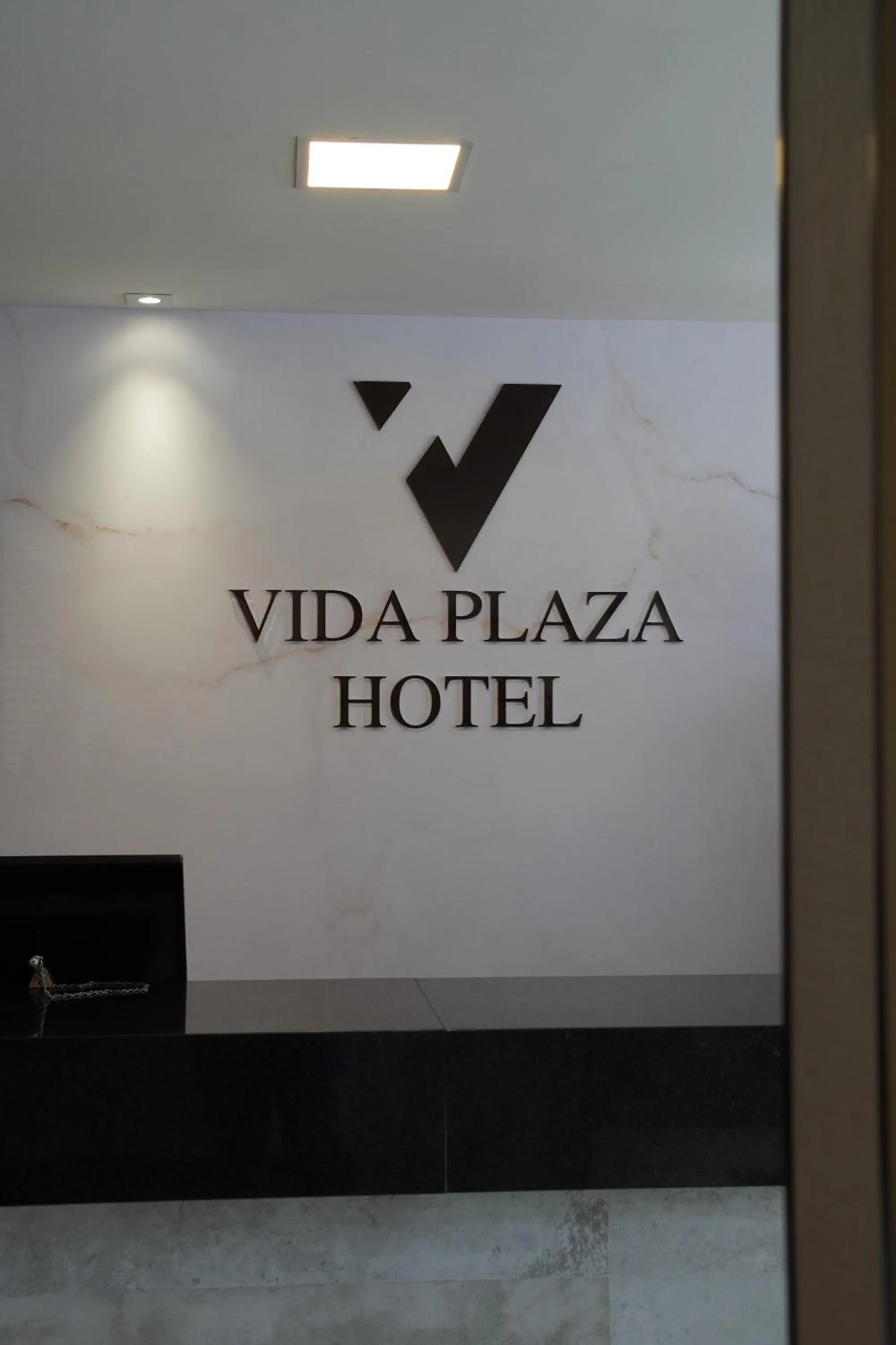 Vida Plaza Hotel