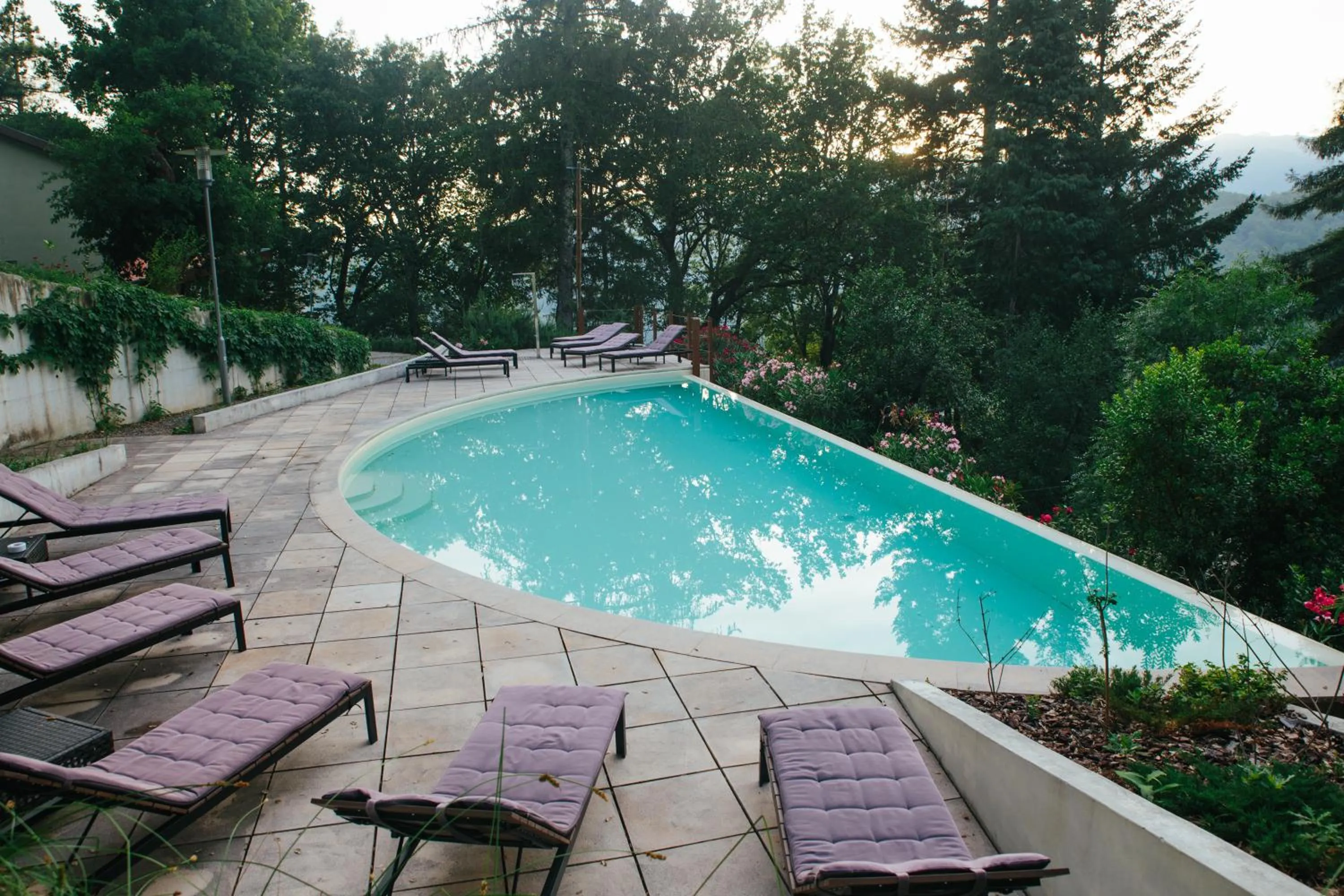 Swimming pool in Hotel Rural Misarela