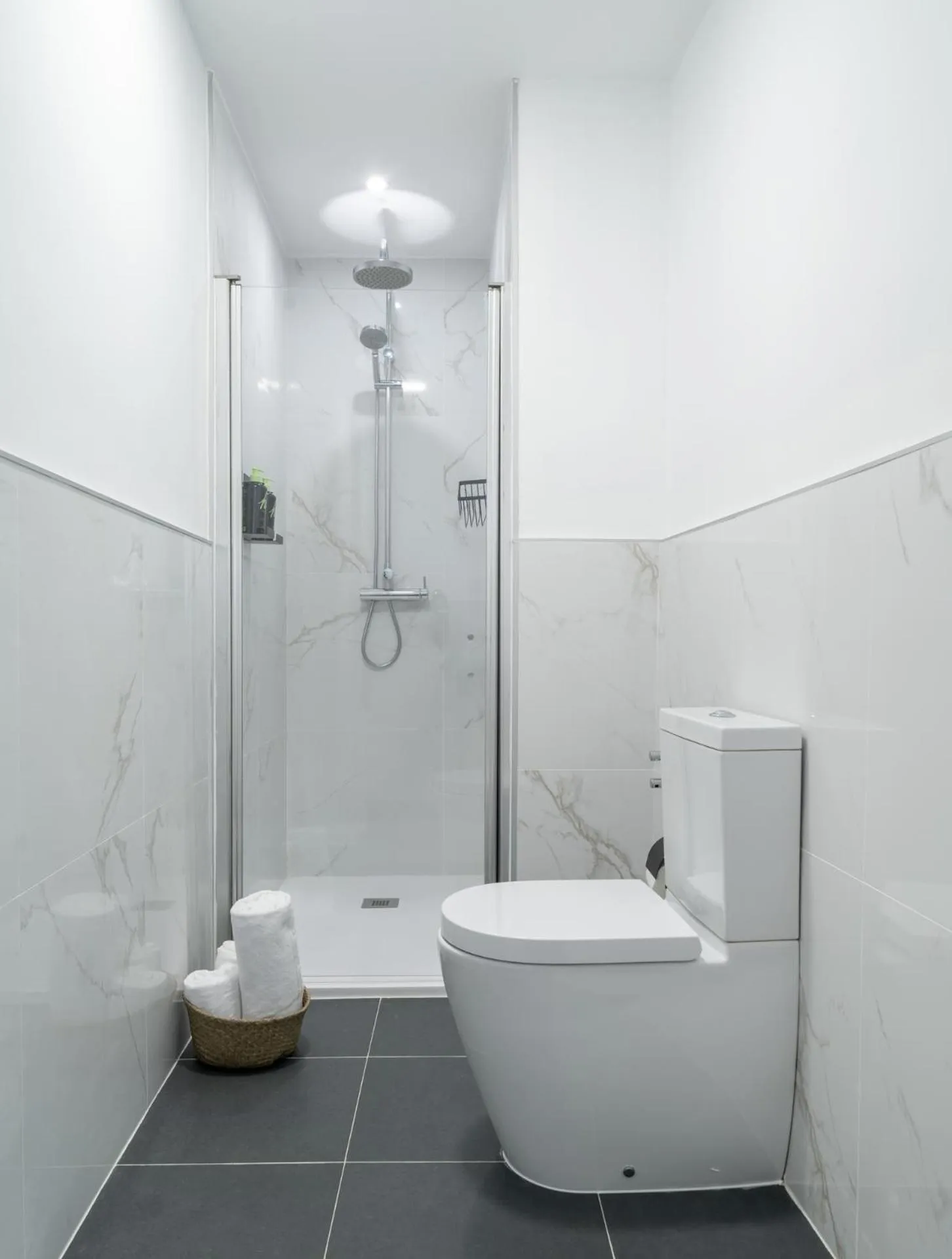 Shower in Limehome Porto Rua de Dom Manuel II