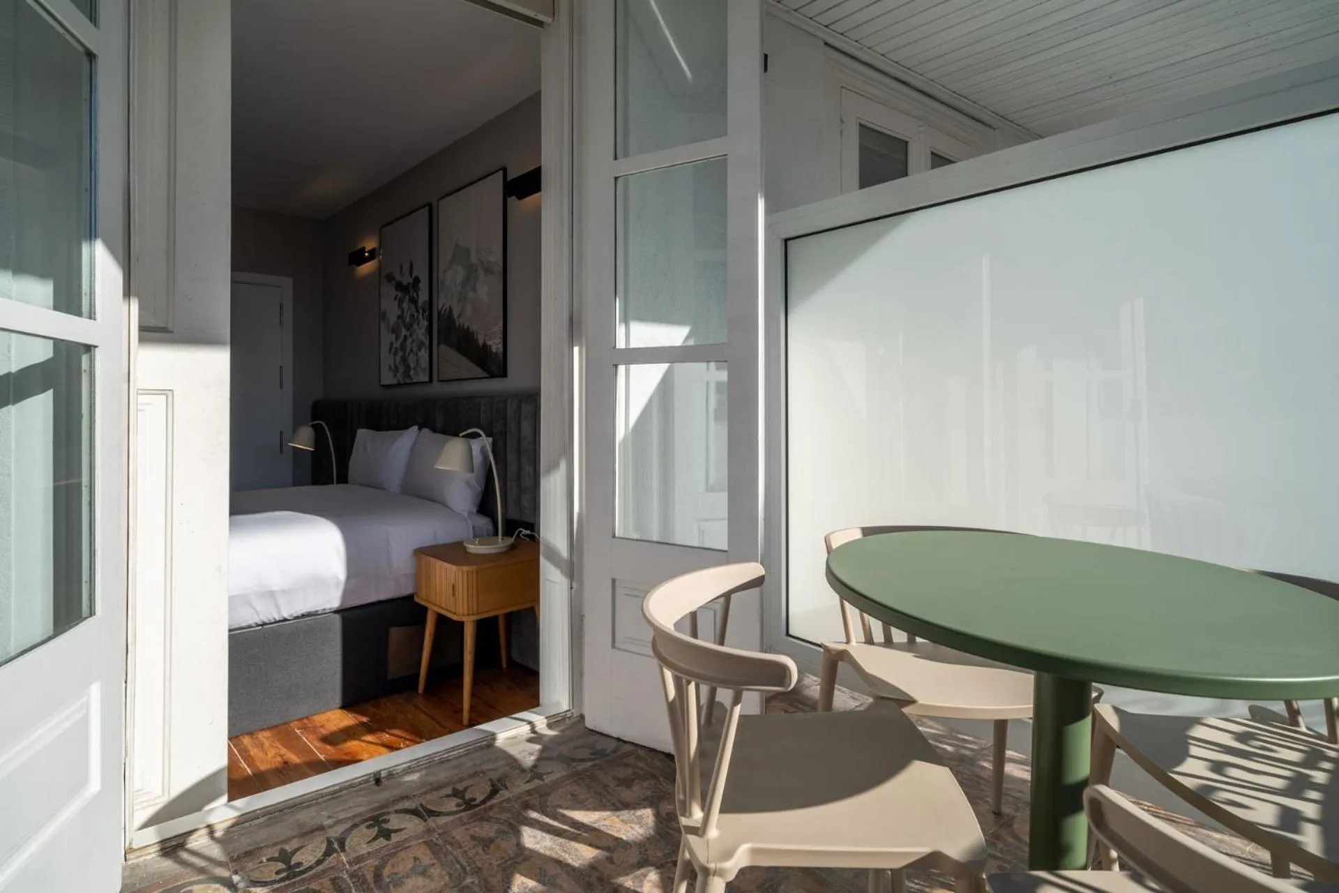 Patio, Bed in Limehome Porto Rua de Dom Manuel II