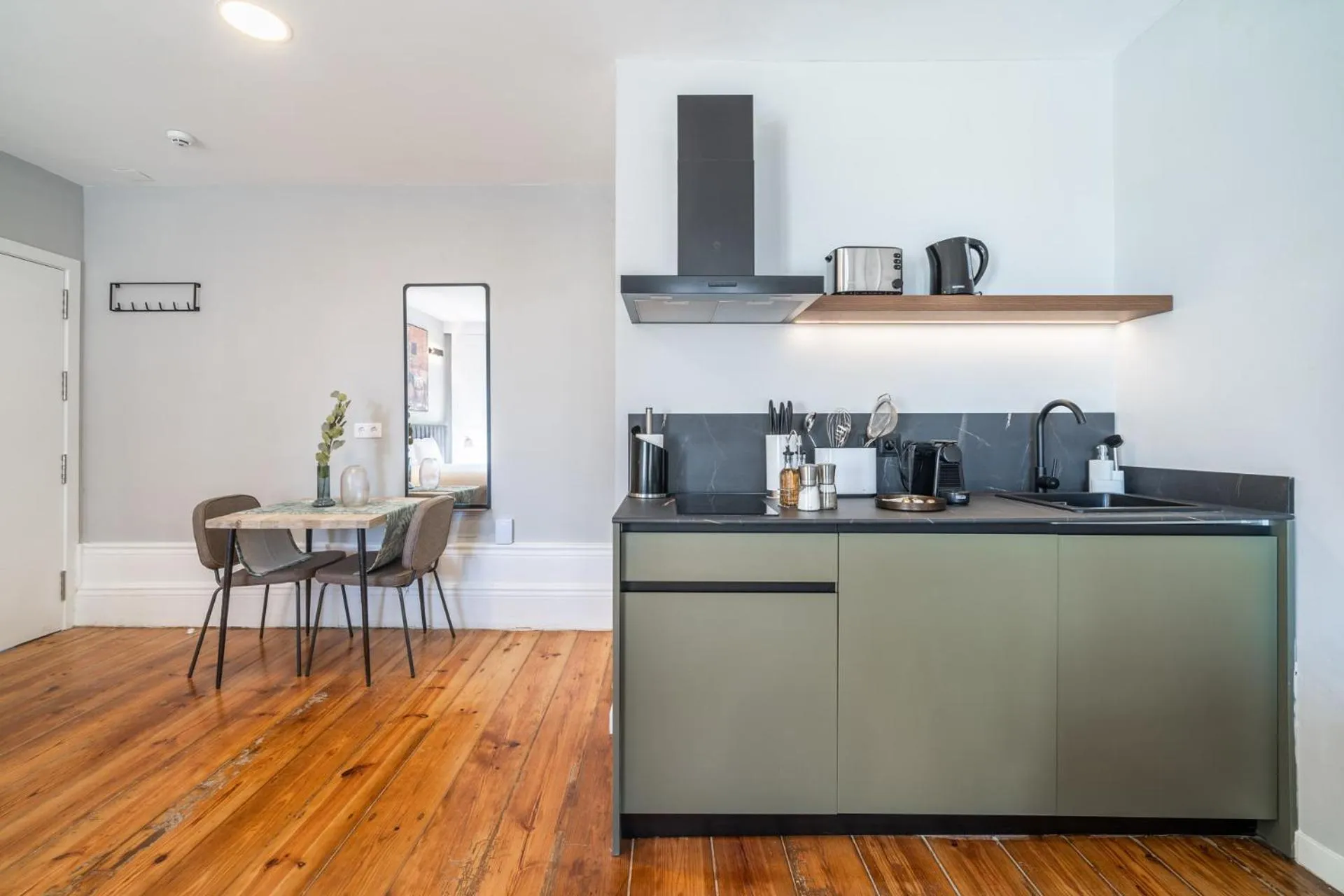 Coffee/tea facilities in Limehome Porto Rua de Dom Manuel II