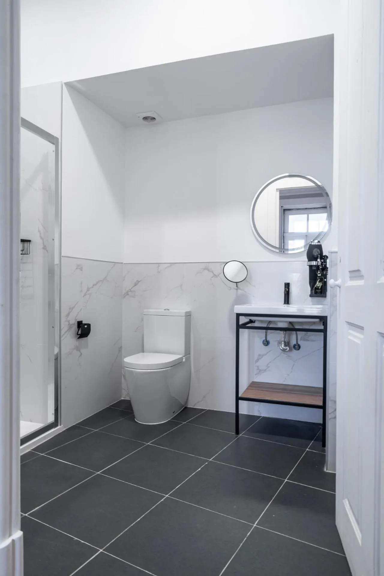 Shower in Limehome Porto Rua de Dom Manuel II