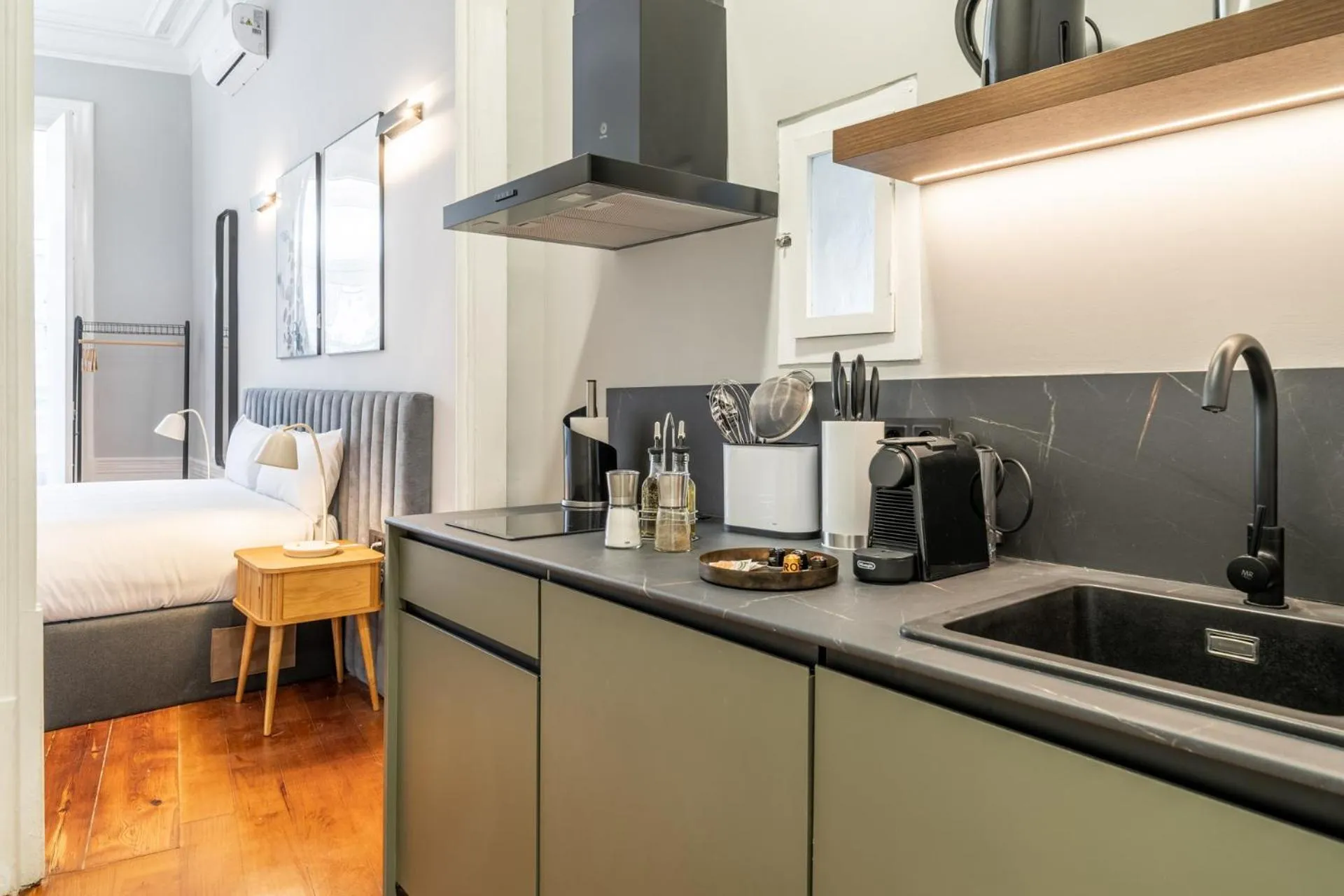 Coffee/tea facilities in Limehome Porto Rua de Dom Manuel II