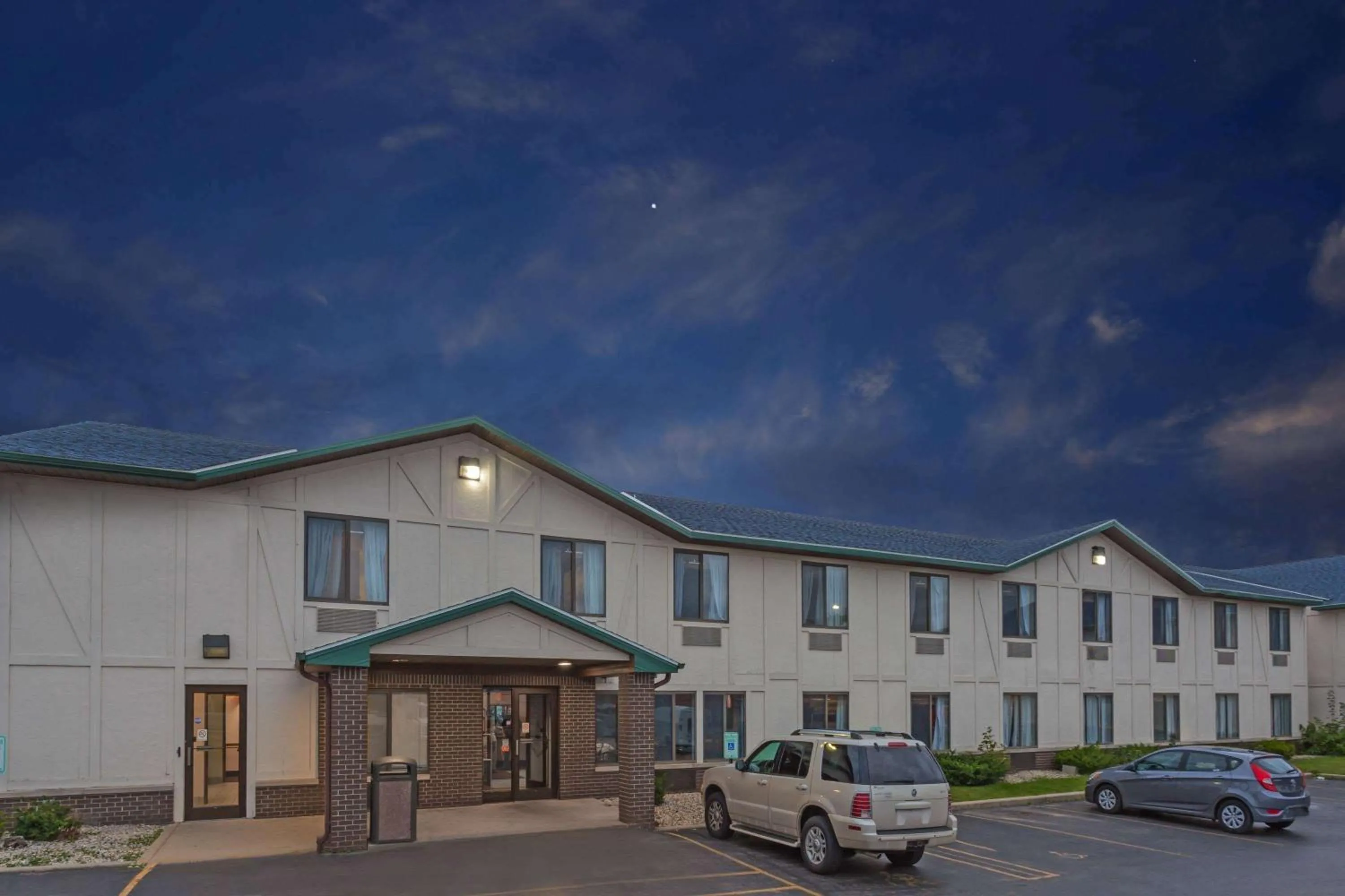 Delavan Inn and Suites