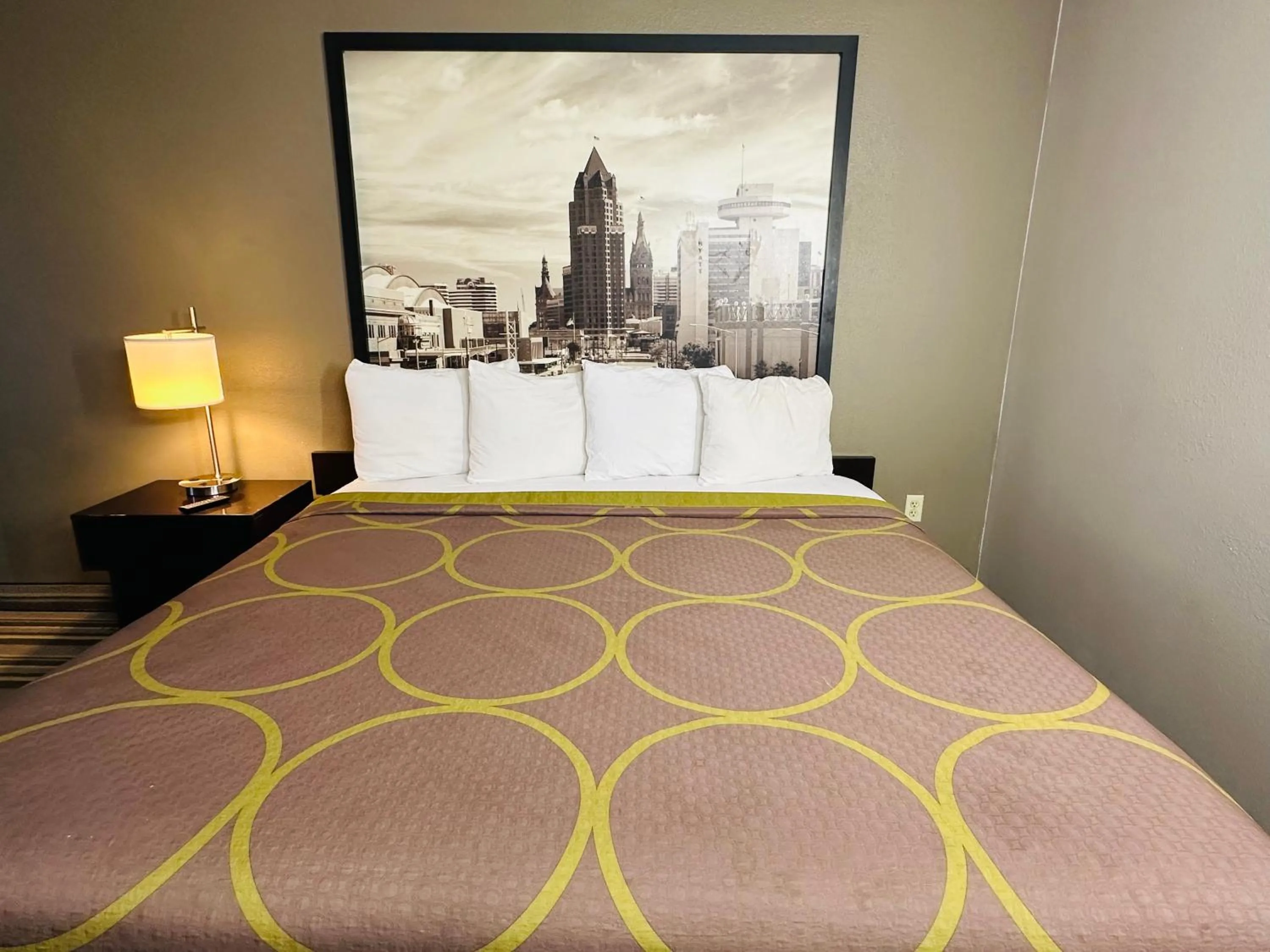 Bed in Super 8 by Wyndham Delavan Near Lake Geneva