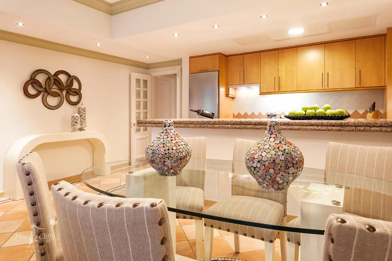 Dining area in Pine Cliffs Suites
