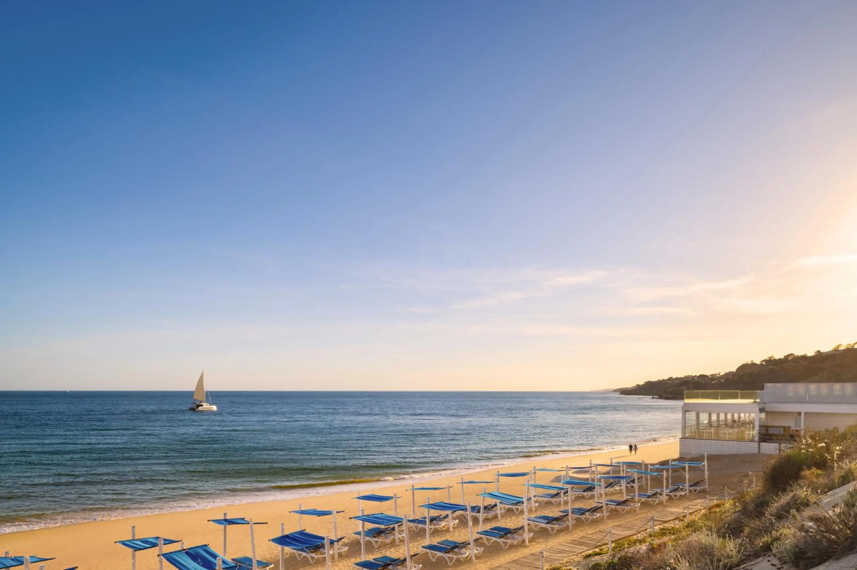 Restaurant/places to eat in Pine Cliffs Suites