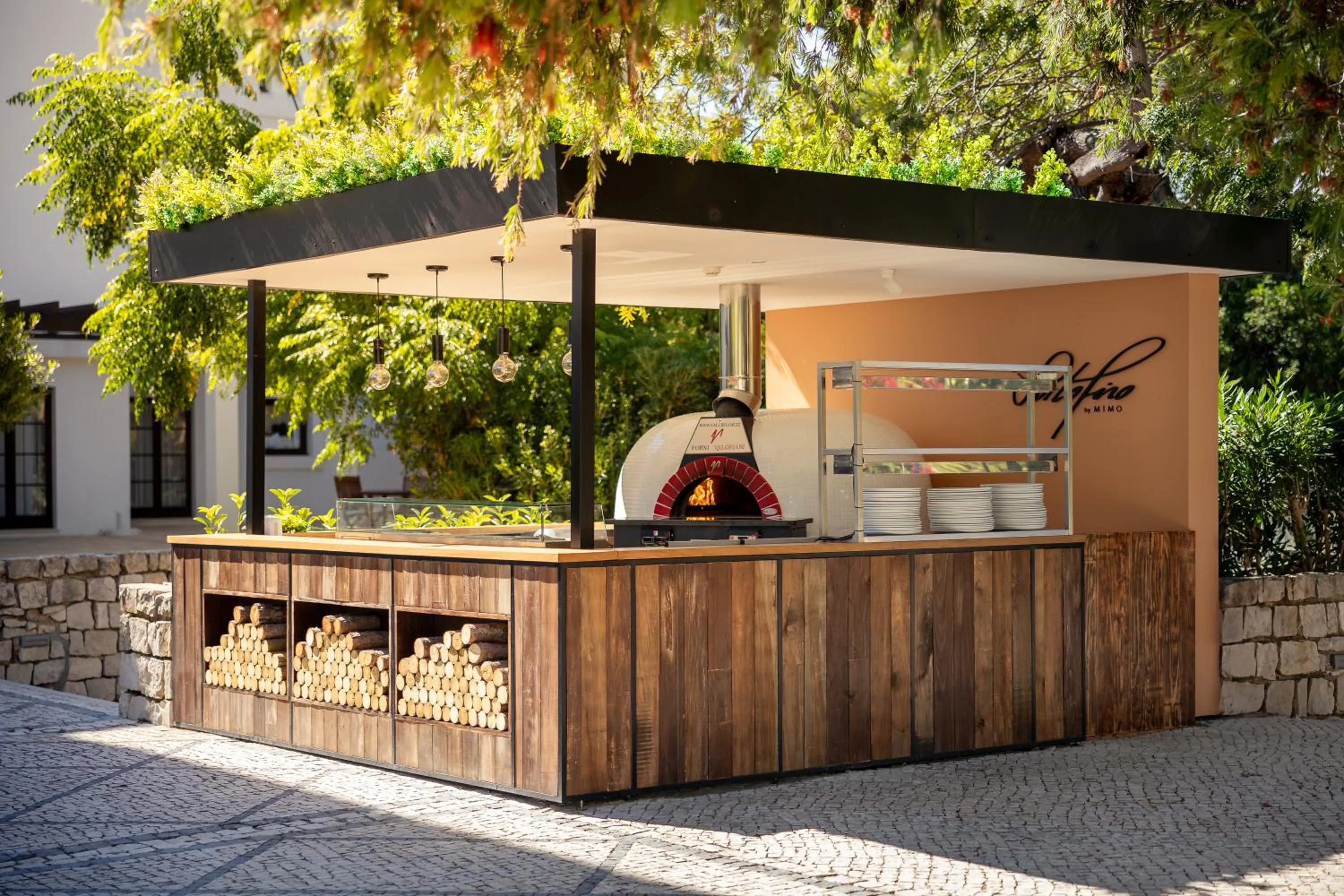 Restaurant/places to eat in Pine Cliffs Suites