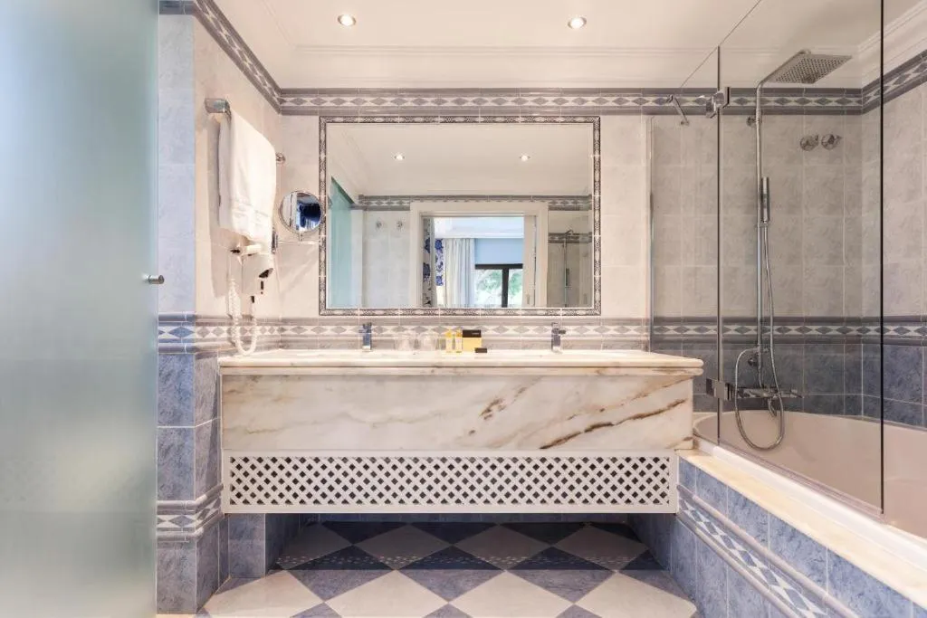 Bathroom in Pine Cliffs Suites