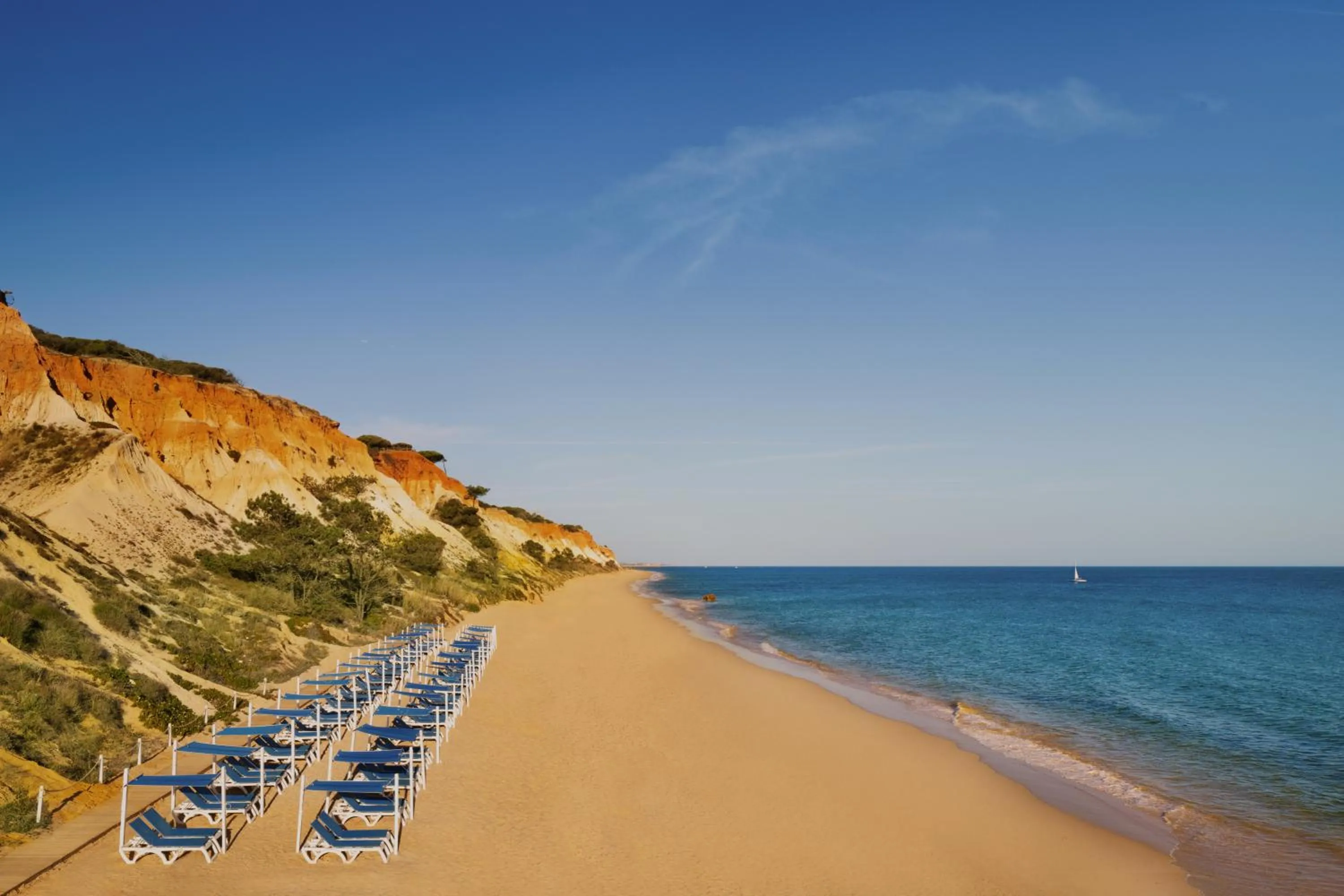 Beach in Pine Cliffs Suites