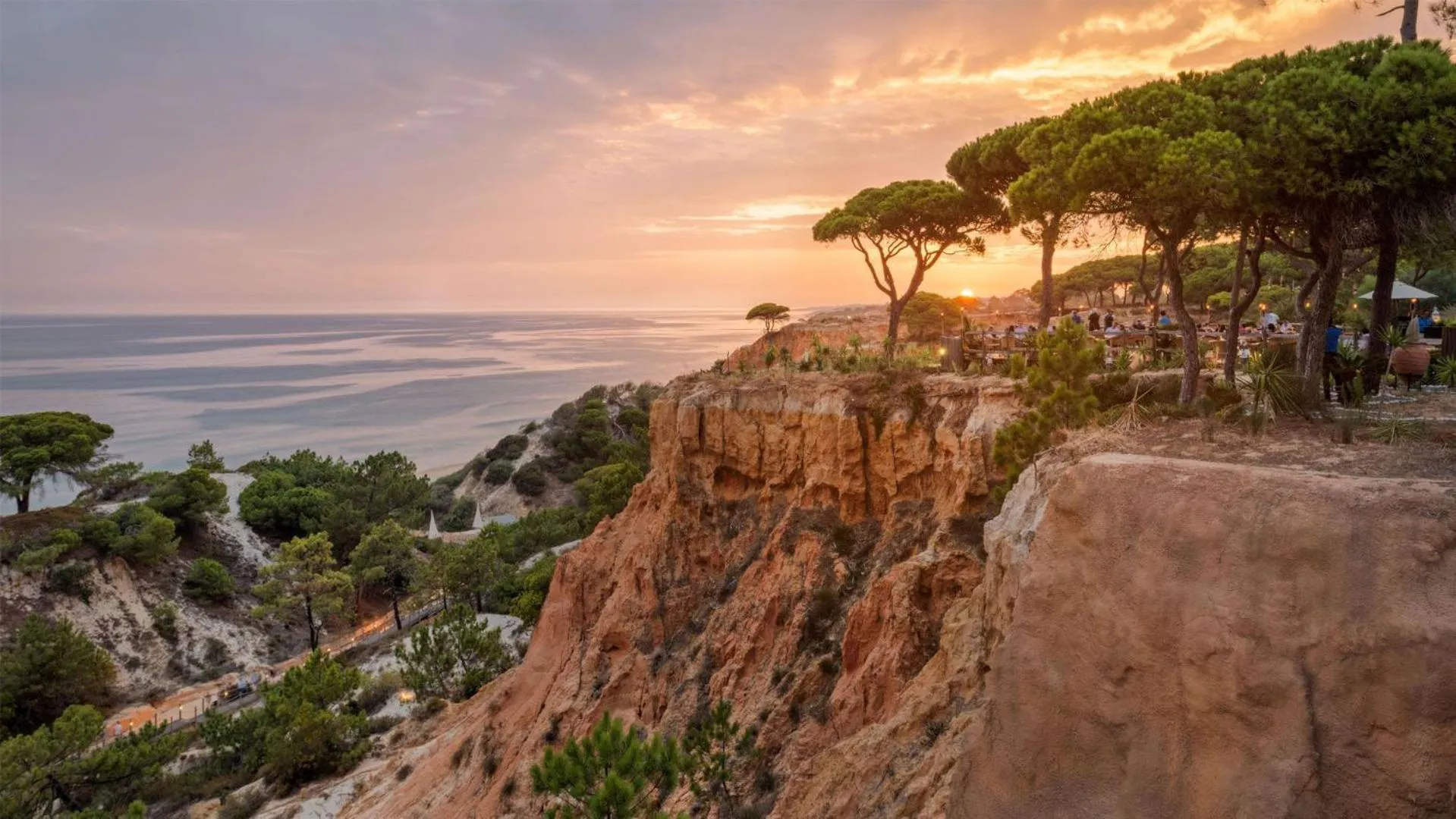 Natural landscape in Pine Cliffs Suites