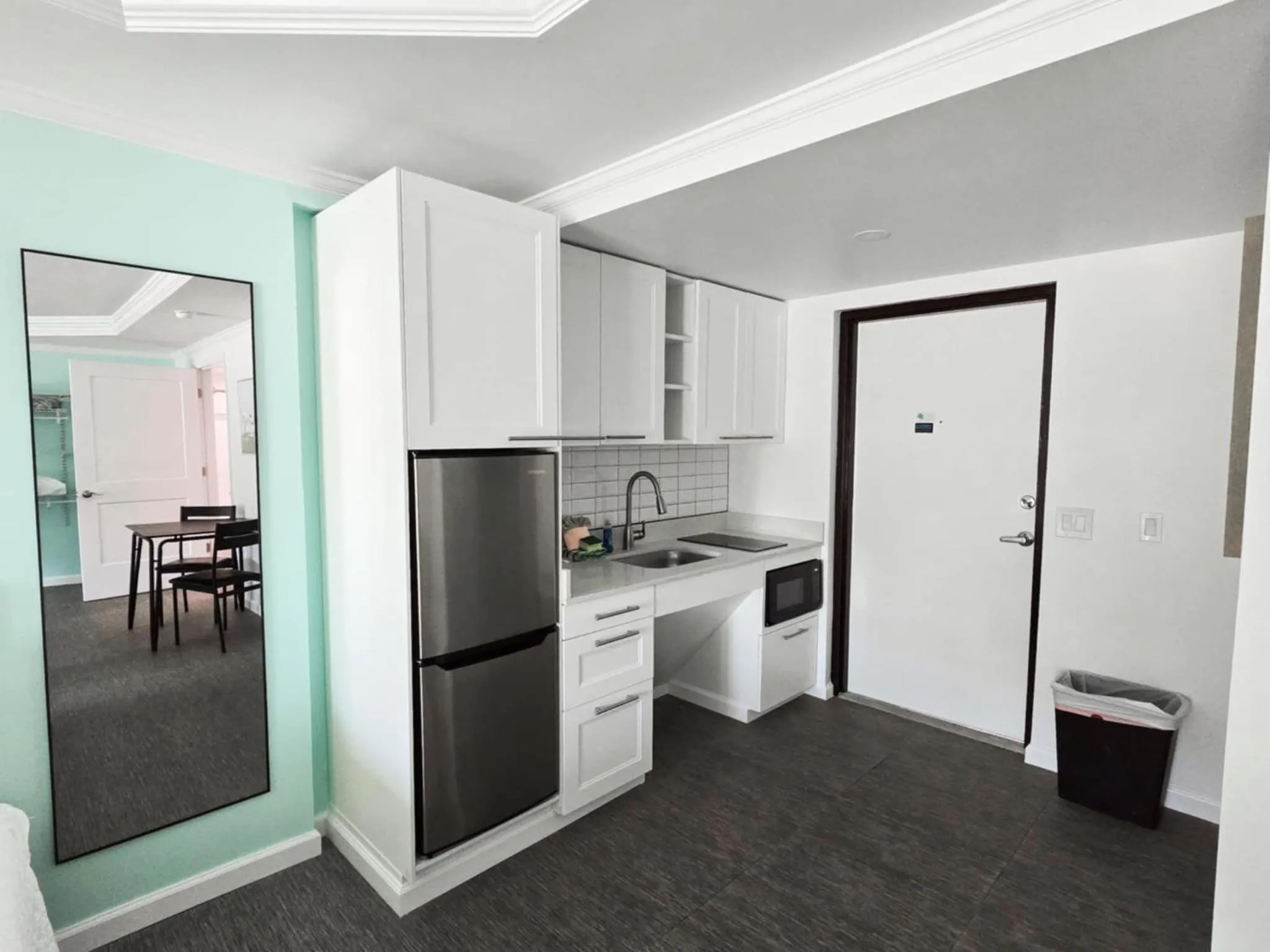 Kitchen or kitchenette in Island House Resort Hotel