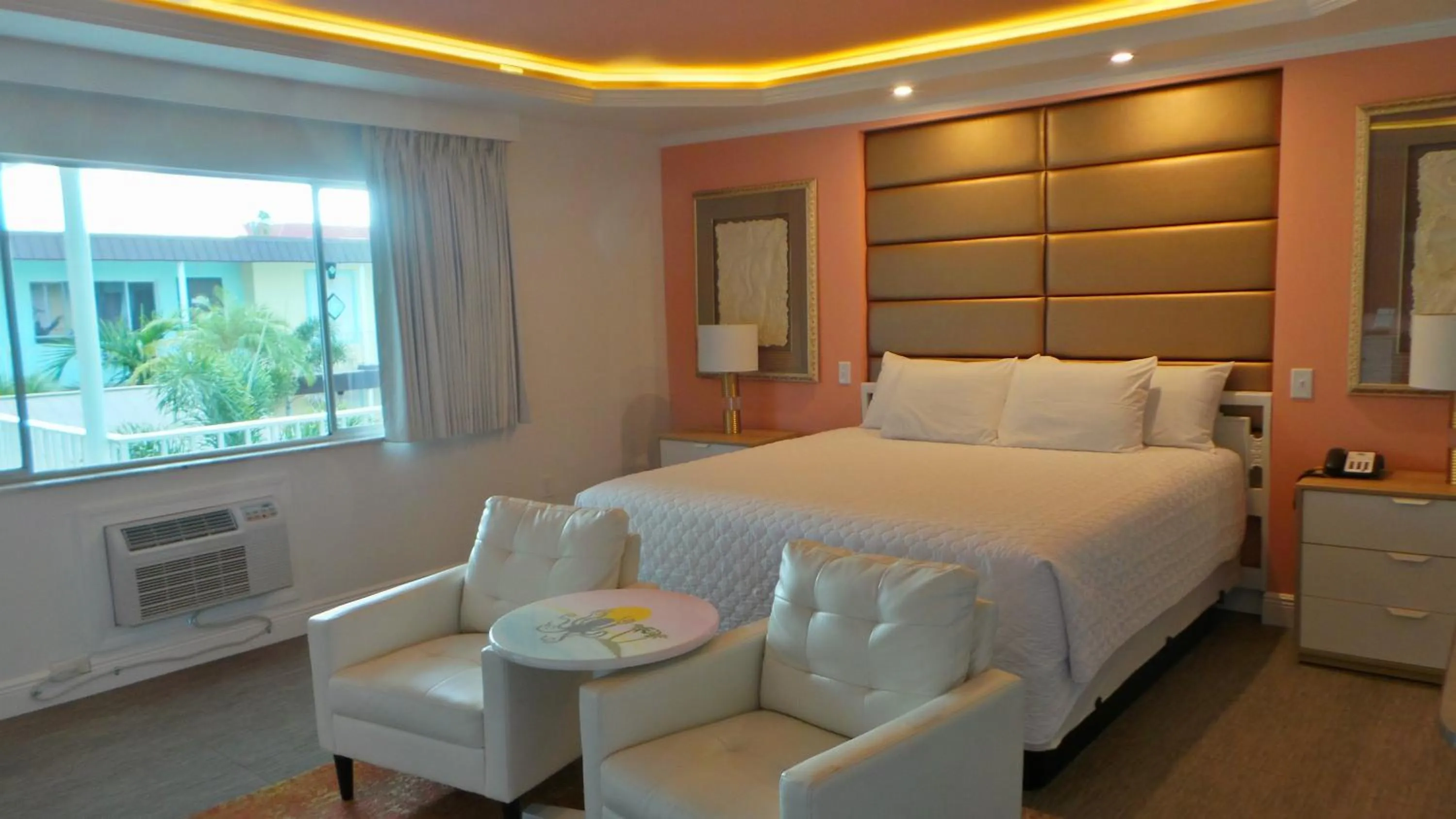 Photo of the whole room, Bed in Island House Resort Hotel