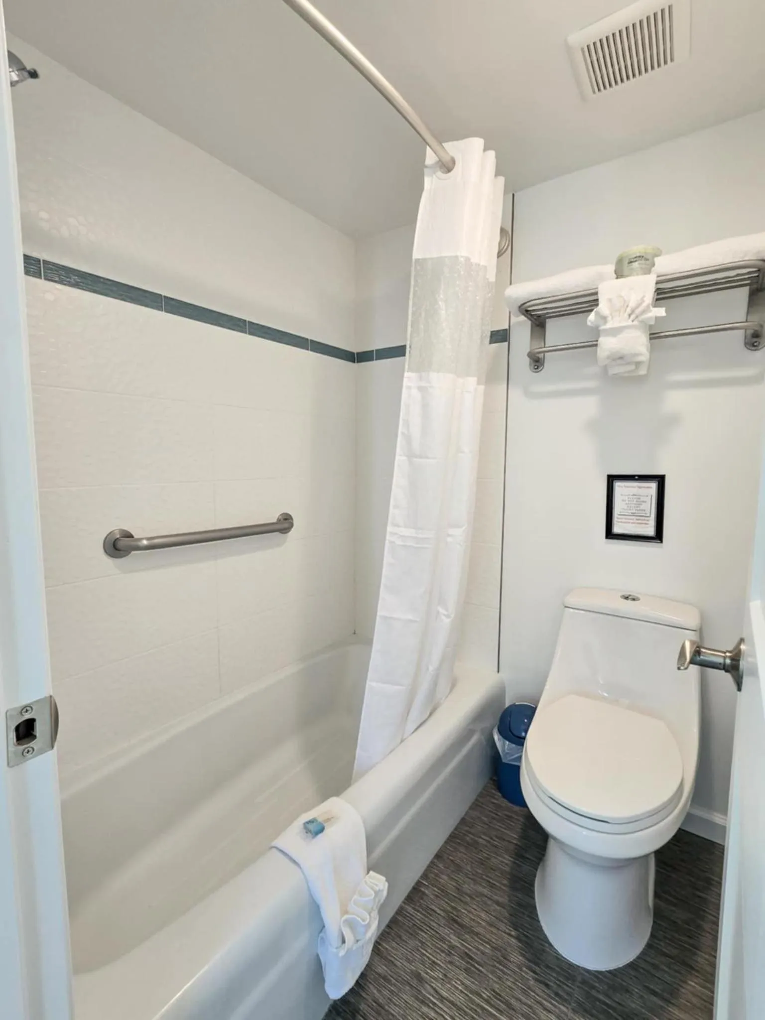 Bathroom in Island House Resort Hotel