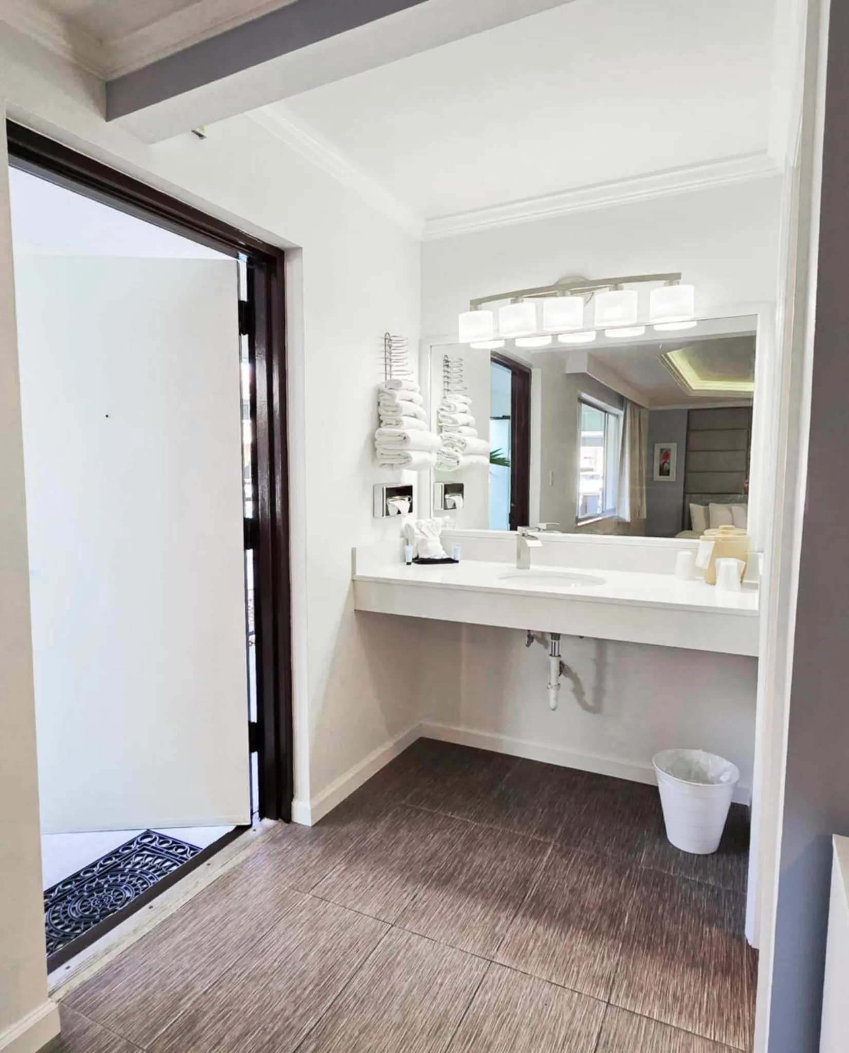 Bathroom in Island House Resort Hotel