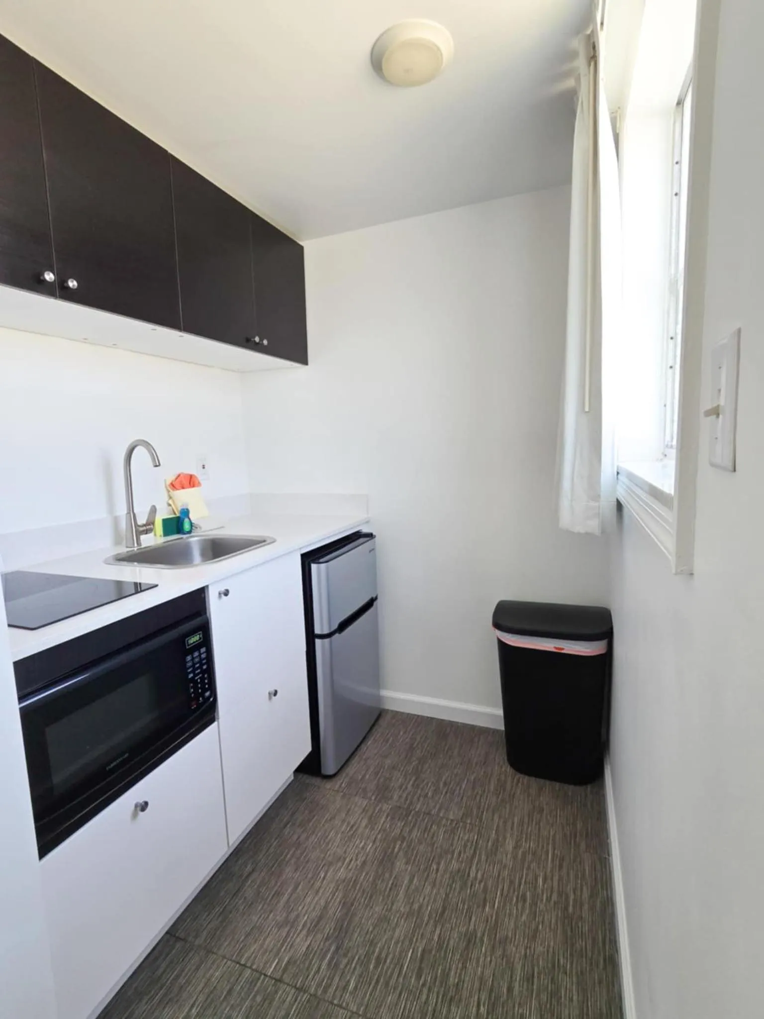 Kitchen or kitchenette in Island House Resort Hotel