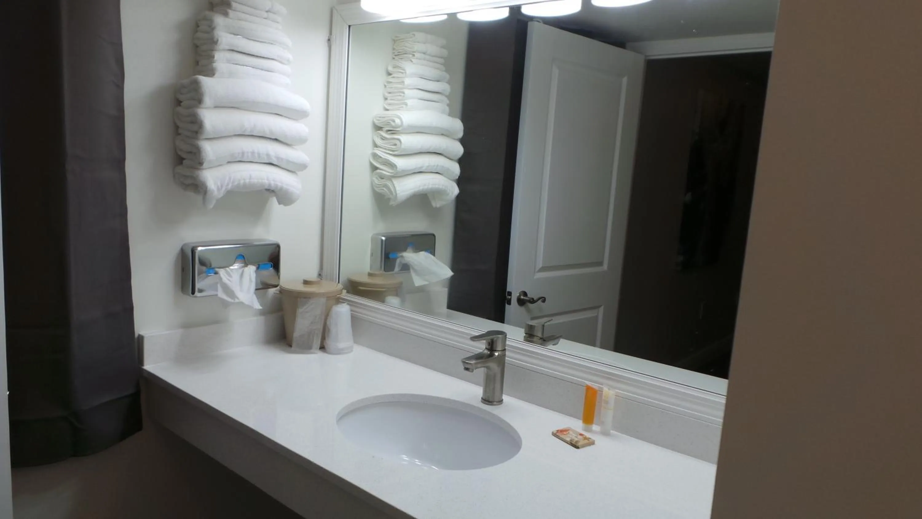 Bathroom in Island House Resort Hotel