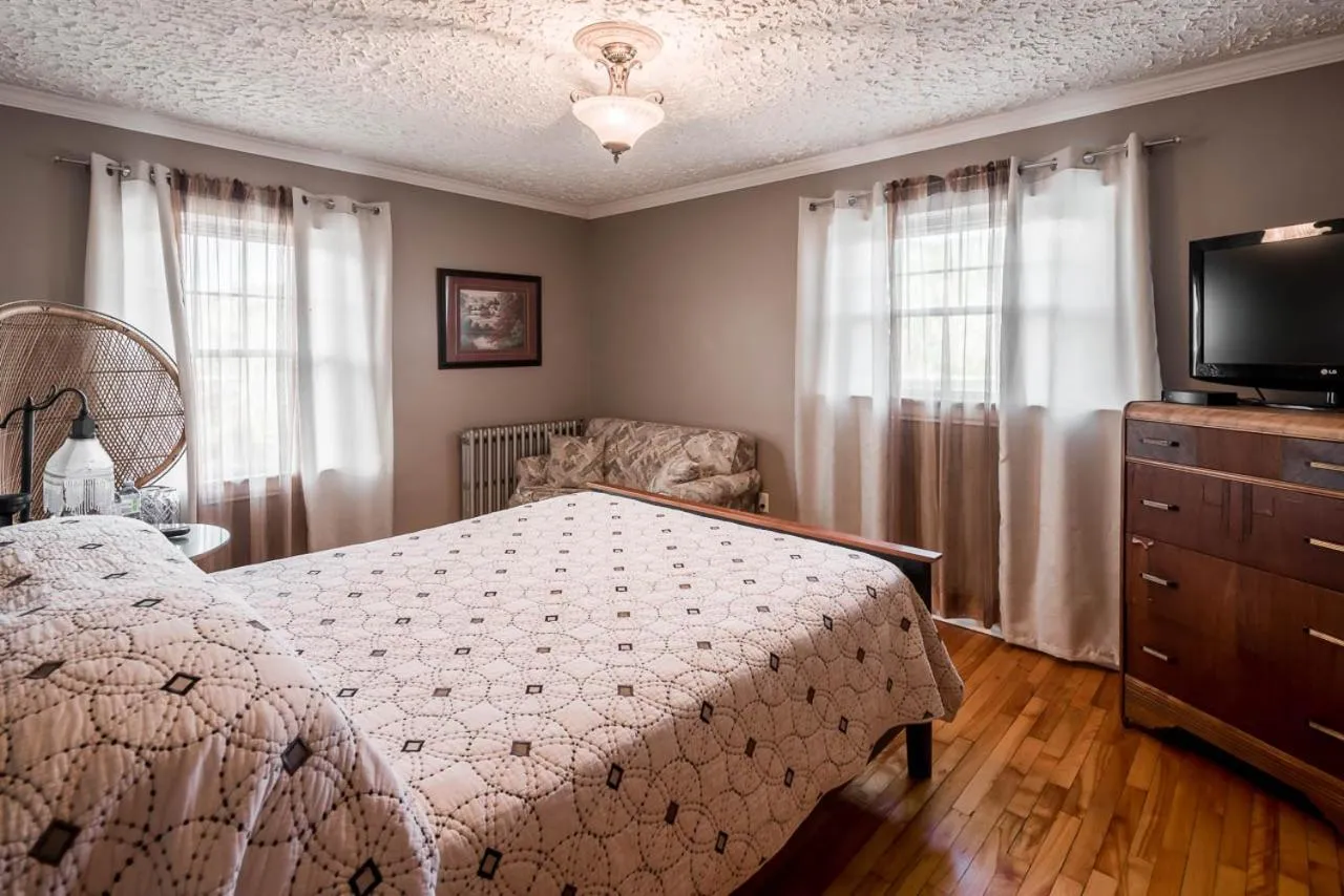Bedroom in Jeddore Lodge
