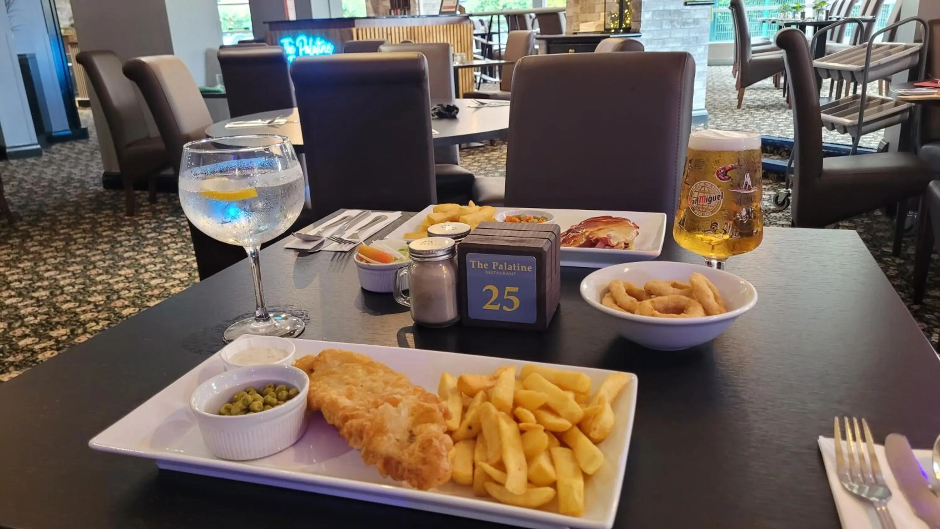 Restaurant/places to eat in Airport Hotel Manchester