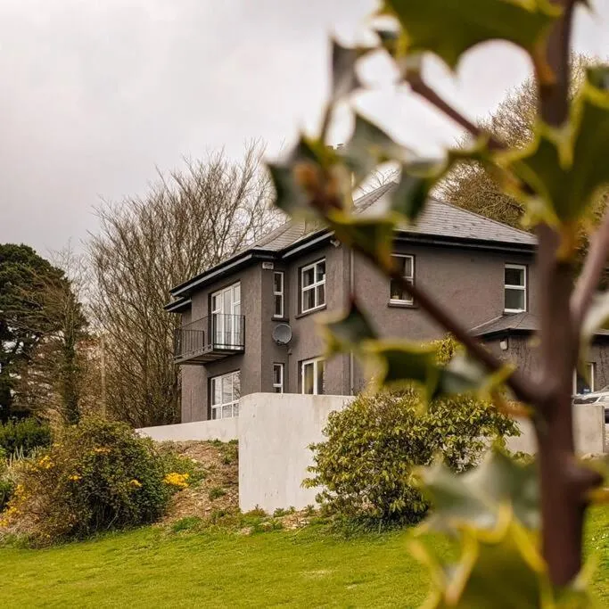 Luxury Waterfront House