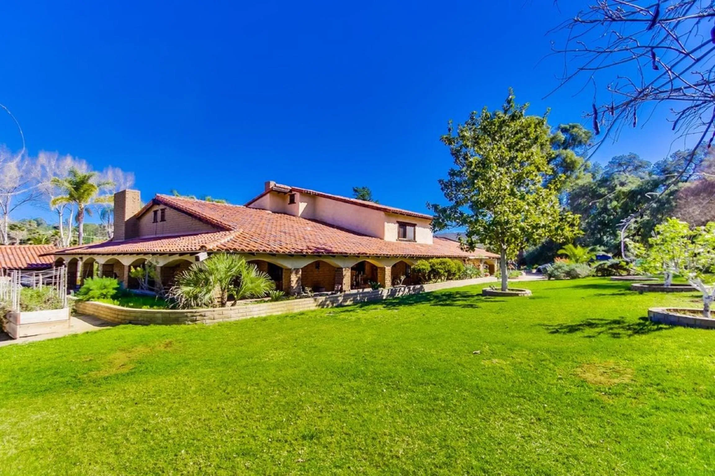 Facade/entrance in Vineyard Hacienda