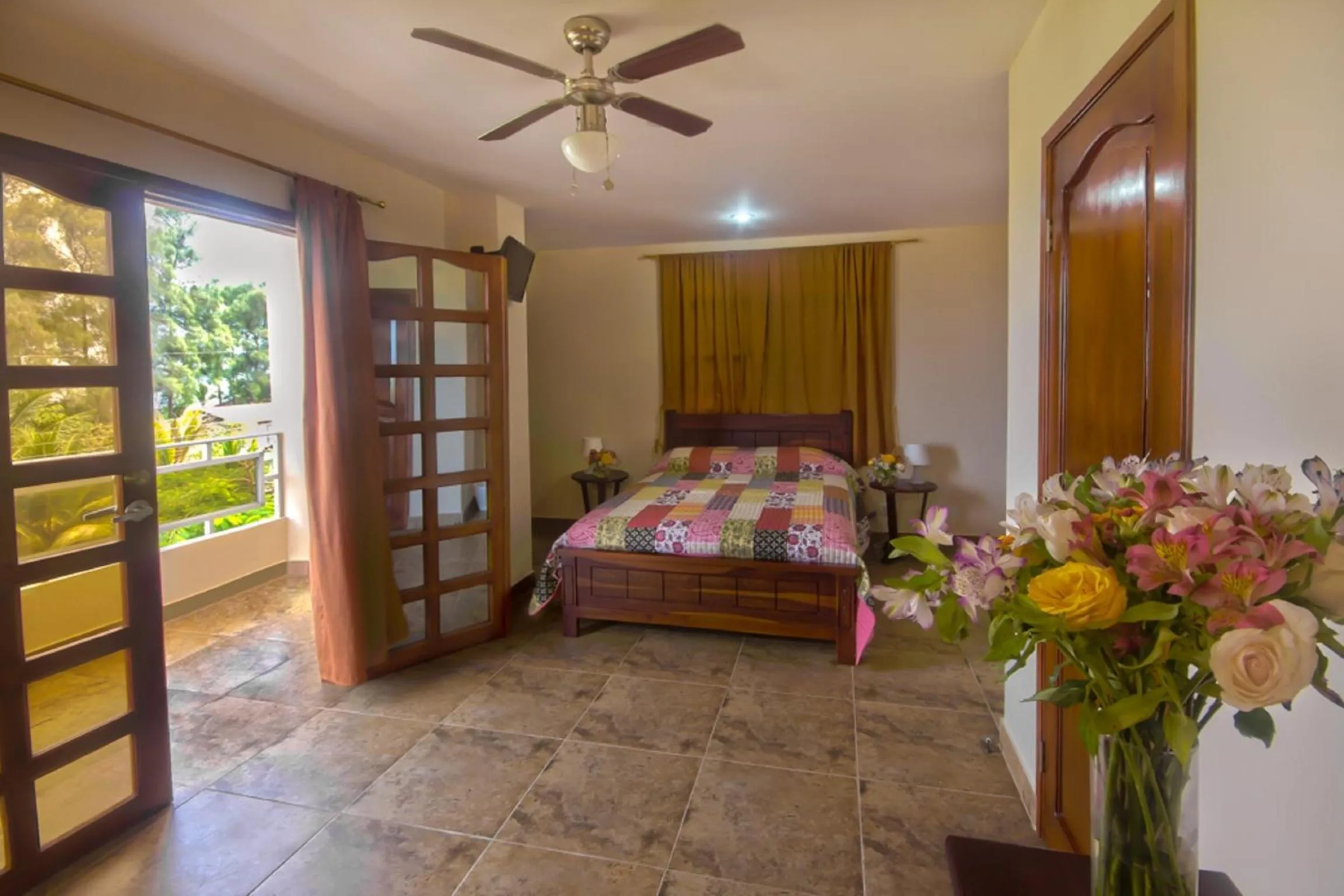 Deluxe Suite with Sea View - single occupancy in Puerta Sol Inn