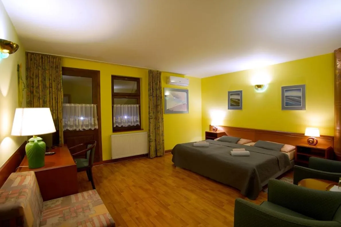 Bed in Hotel-EuroPenzión Salaš