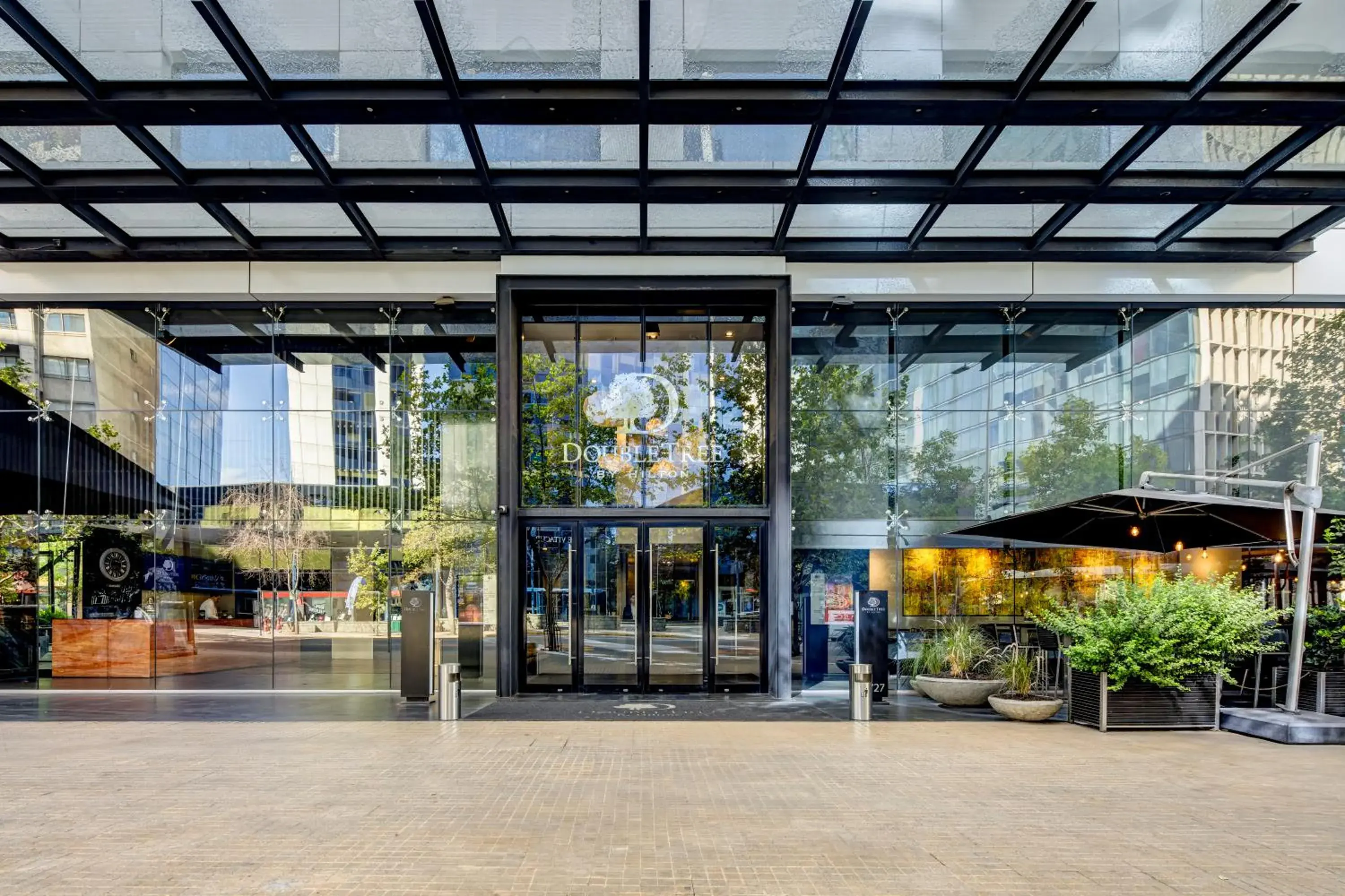 Property building in DoubleTree by Hilton Santiago - Vitacura Property building in DoubleTree by Hilton Santiago - Vitacura