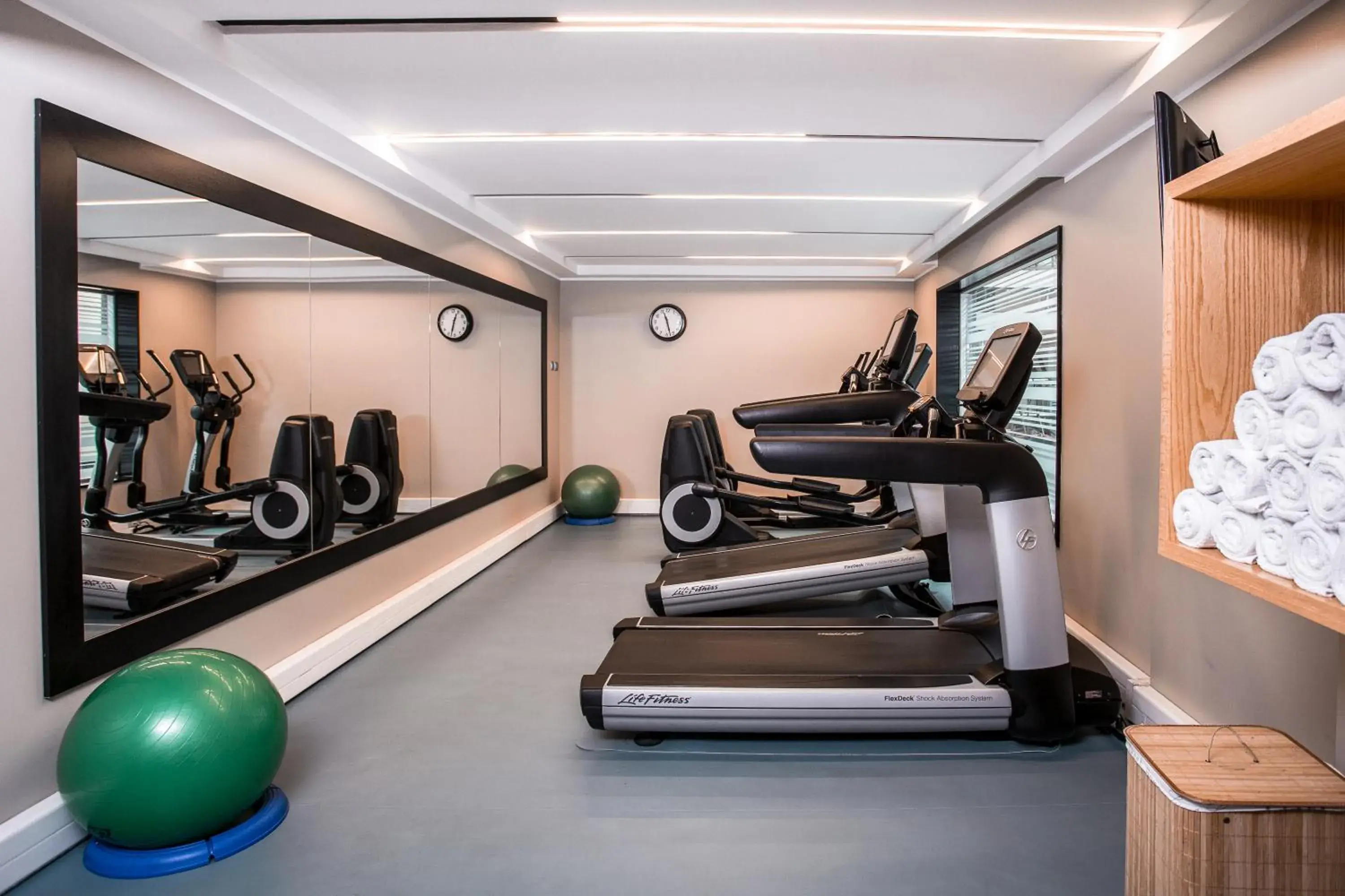 Fitness centre/facilities in DoubleTree by Hilton Santiago - Vitacura Fitness centre/facilities in DoubleTree by Hilton Santiago - Vitacura