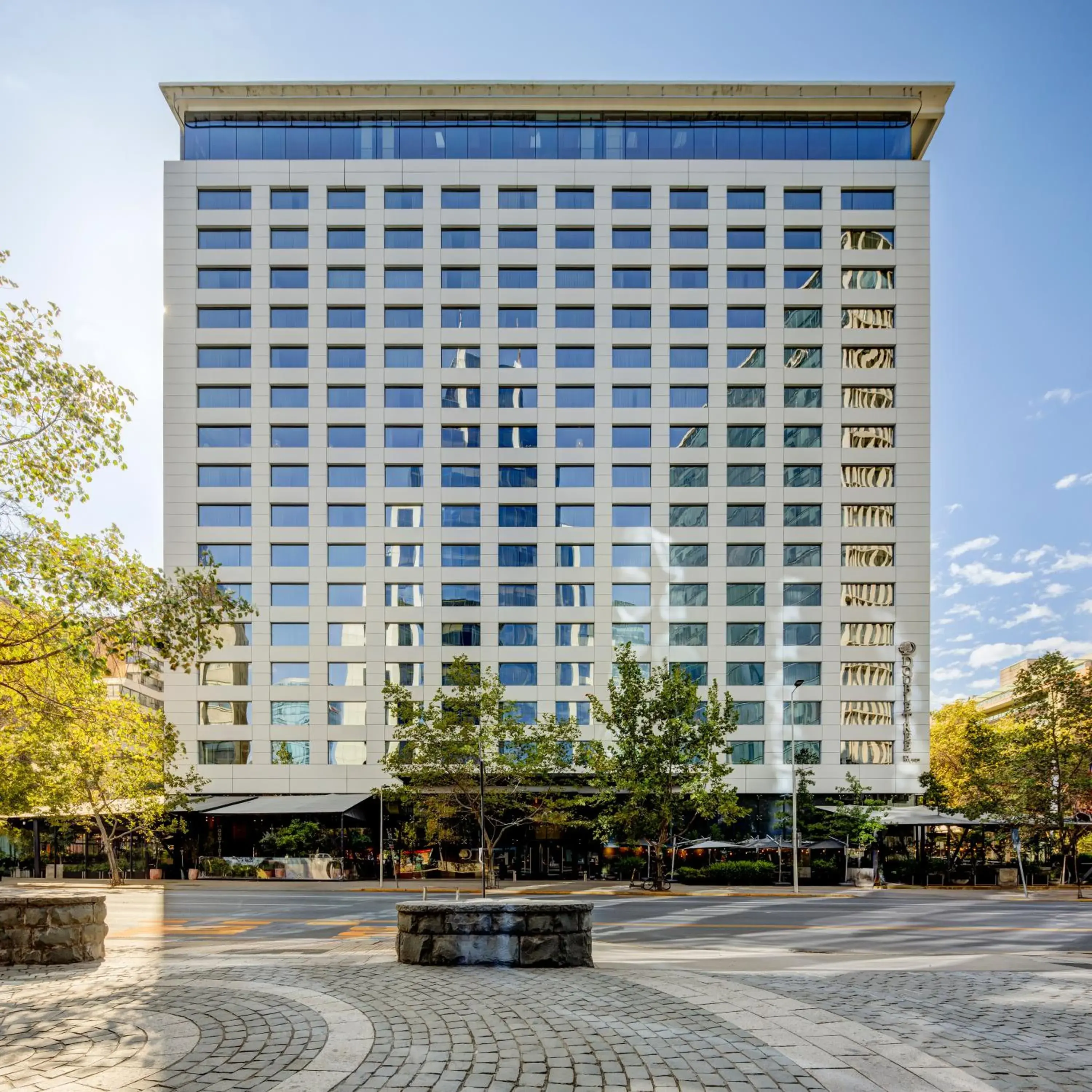 Property building in DoubleTree by Hilton Santiago - Vitacura Property building in DoubleTree by Hilton Santiago - Vitacura