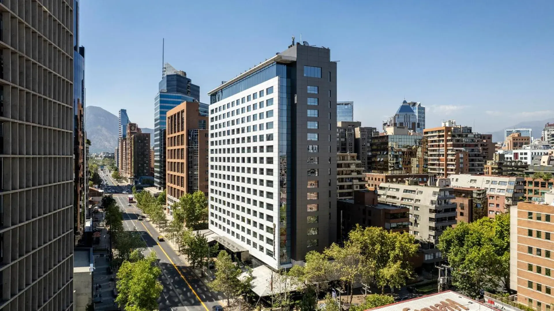 Property building in DoubleTree by Hilton Santiago - Vitacura Property building in DoubleTree by Hilton Santiago - Vitacura