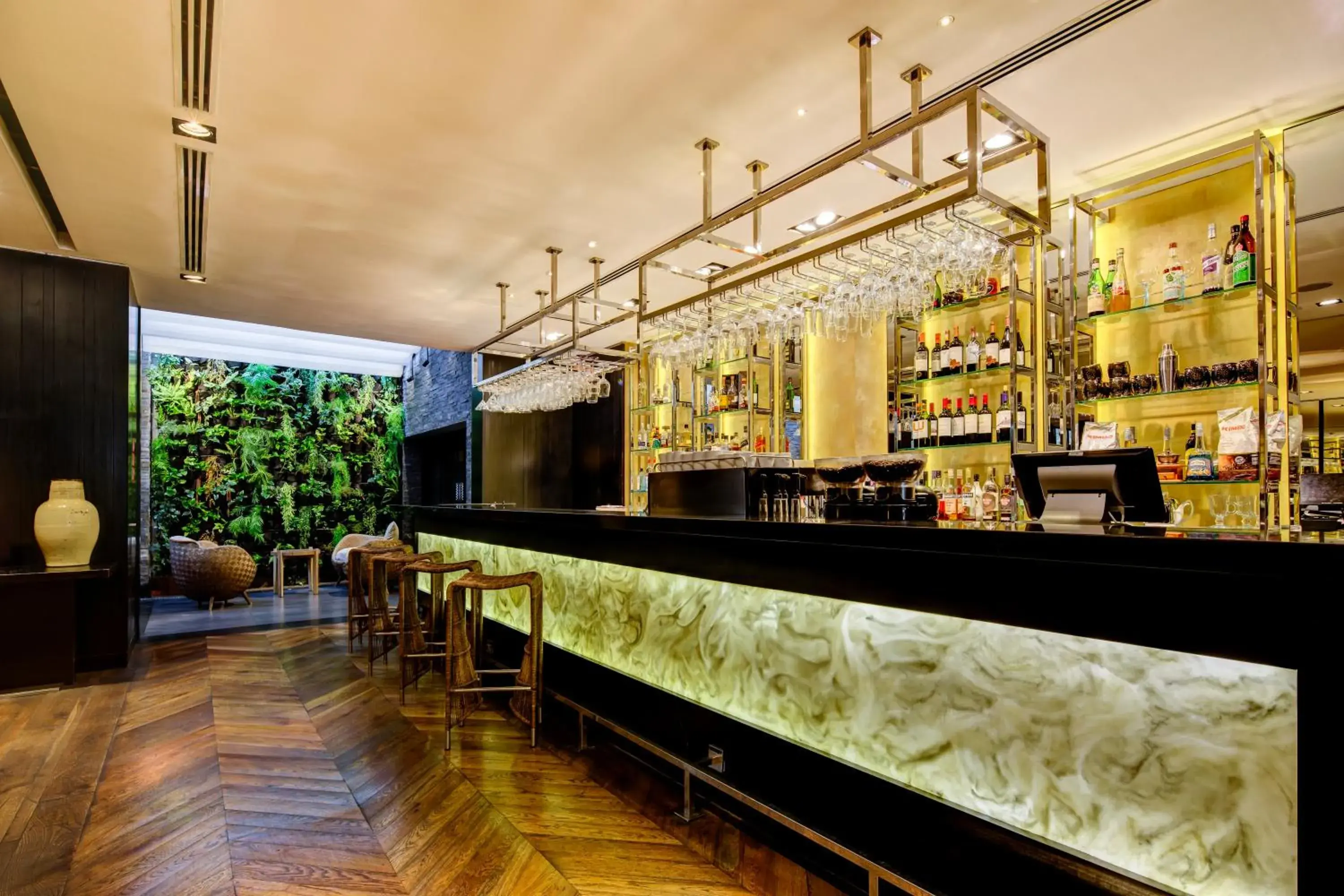 Lounge or bar in DoubleTree by Hilton Santiago - Vitacura Lounge or bar in DoubleTree by Hilton Santiago - Vitacura