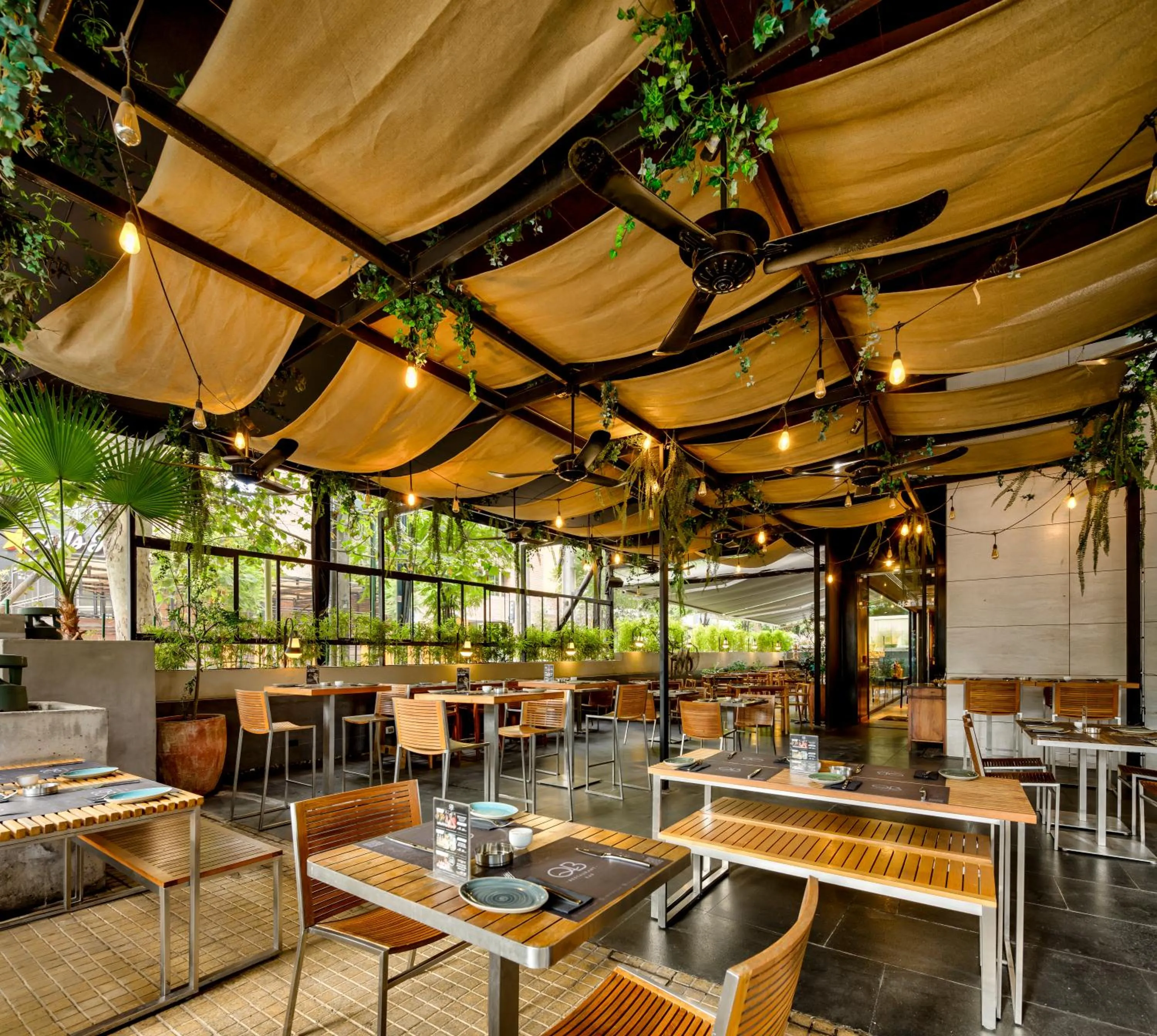 Restaurant/places to eat in DoubleTree by Hilton Santiago - Vitacura