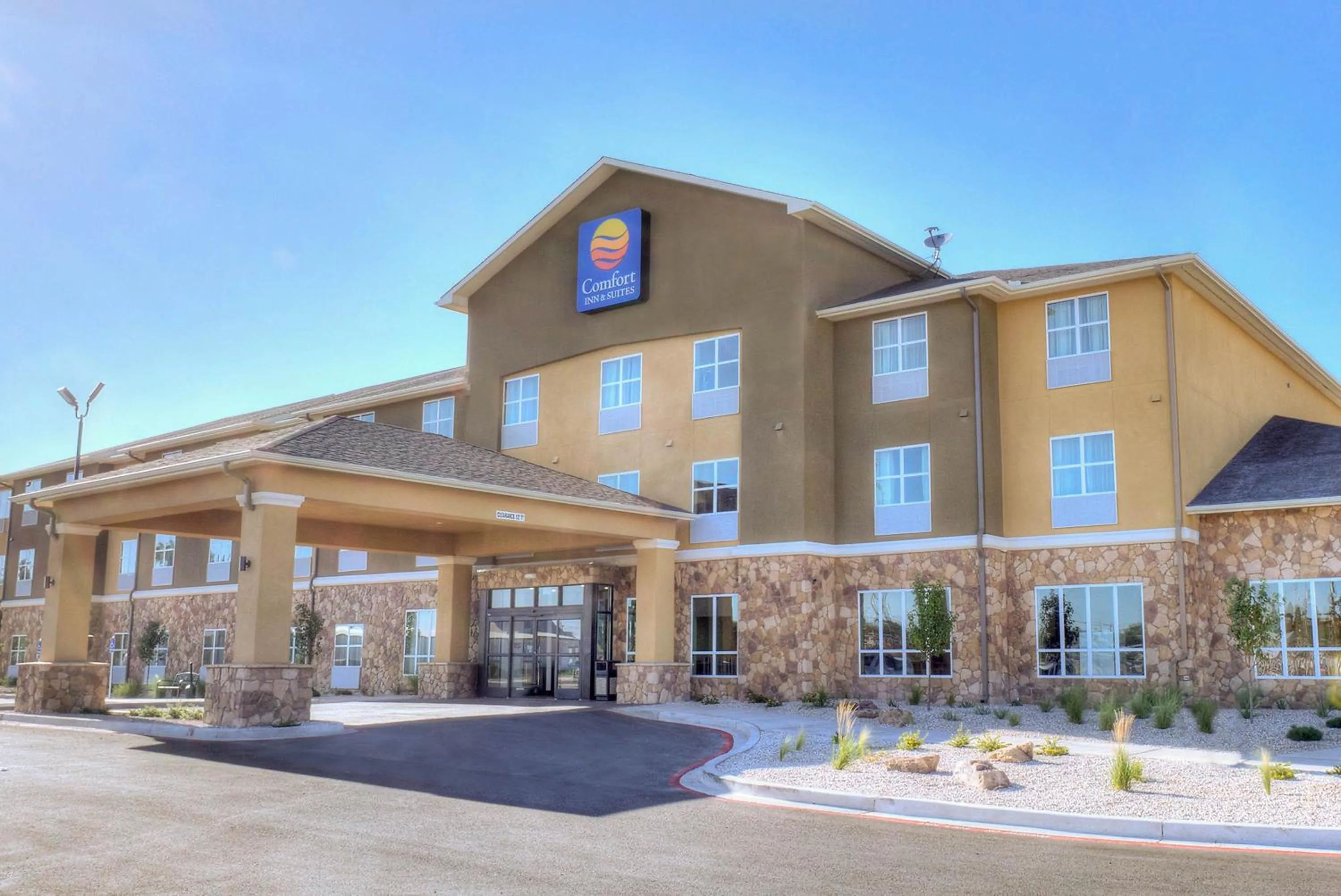Facade/entrance in Comfort Inn & Suites Artesia