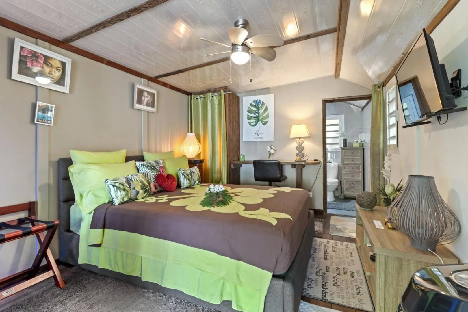 Bed in Fare Oaoa Haapiti