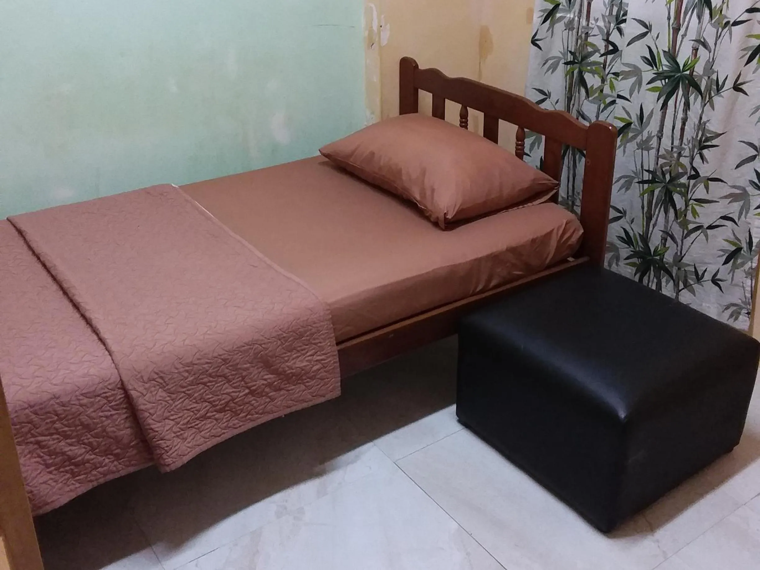 Bed in Oasis Guest House