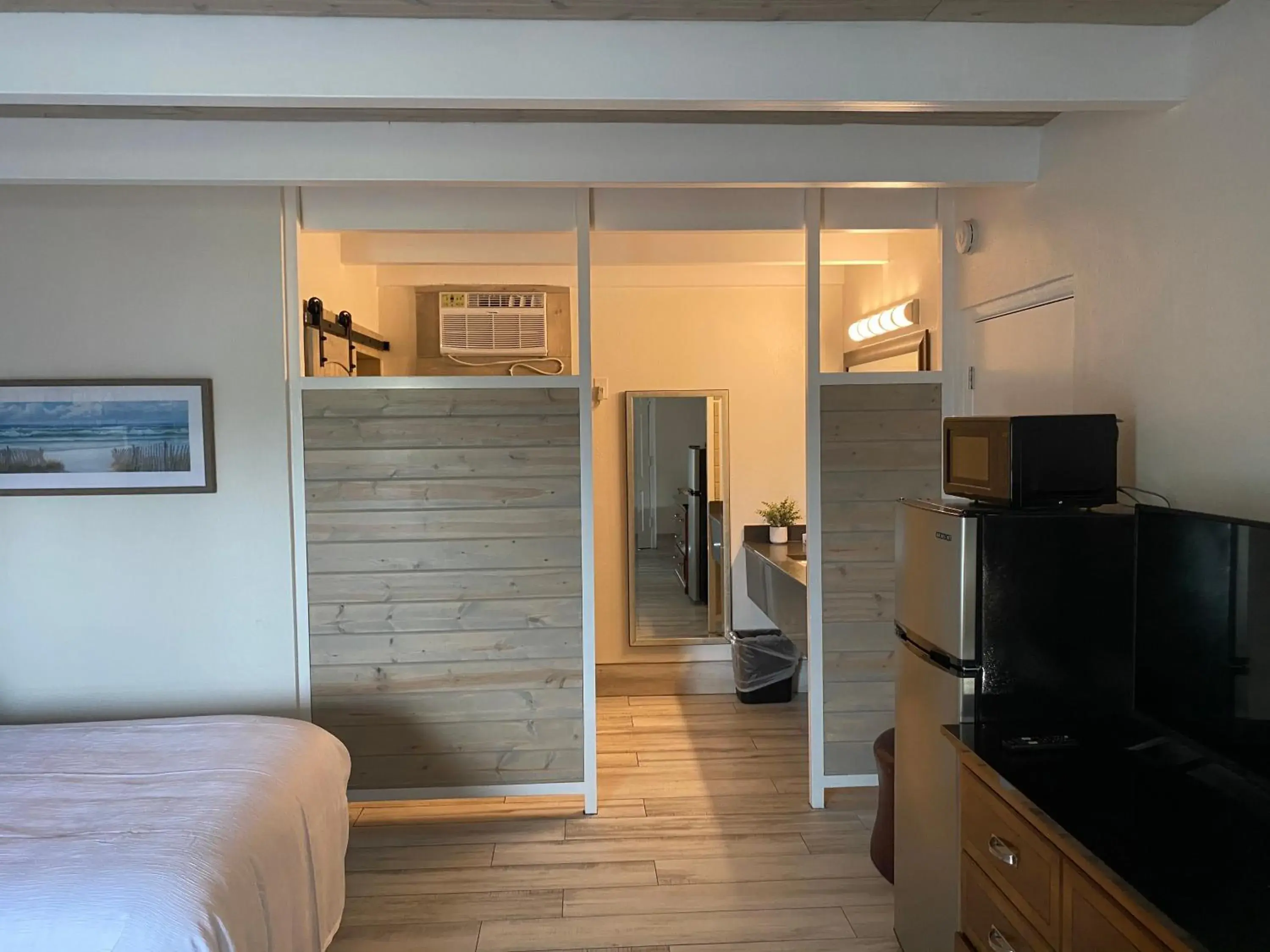 Bedroom, Bed in Gulf Coast Inn Bedroom, Bed in Gulf Coast Inn