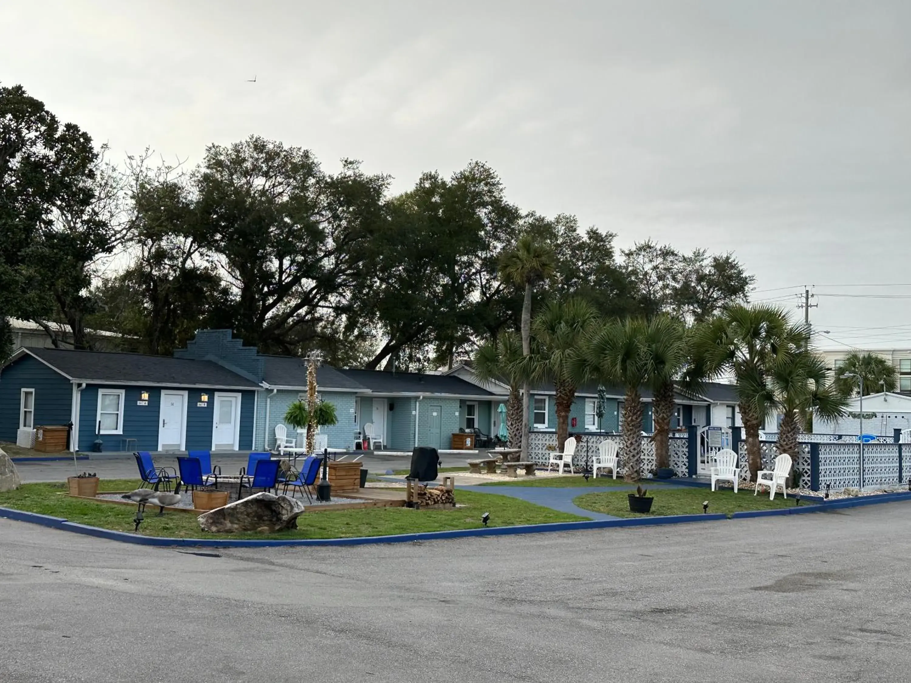 Property building in Gulf Coast Inn Property building in Gulf Coast Inn